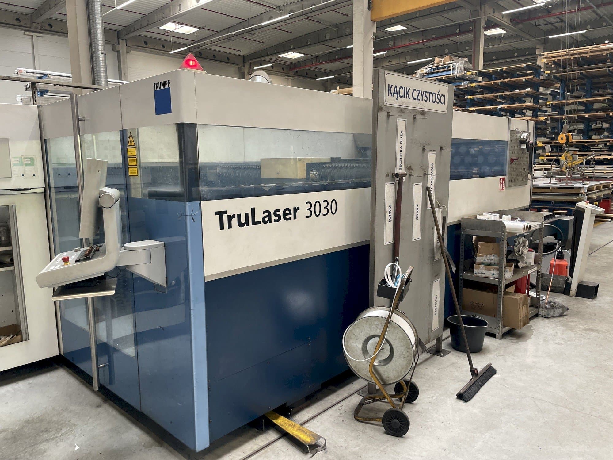 Vista Frontal da Trumpf TruLaser 3030 máquina