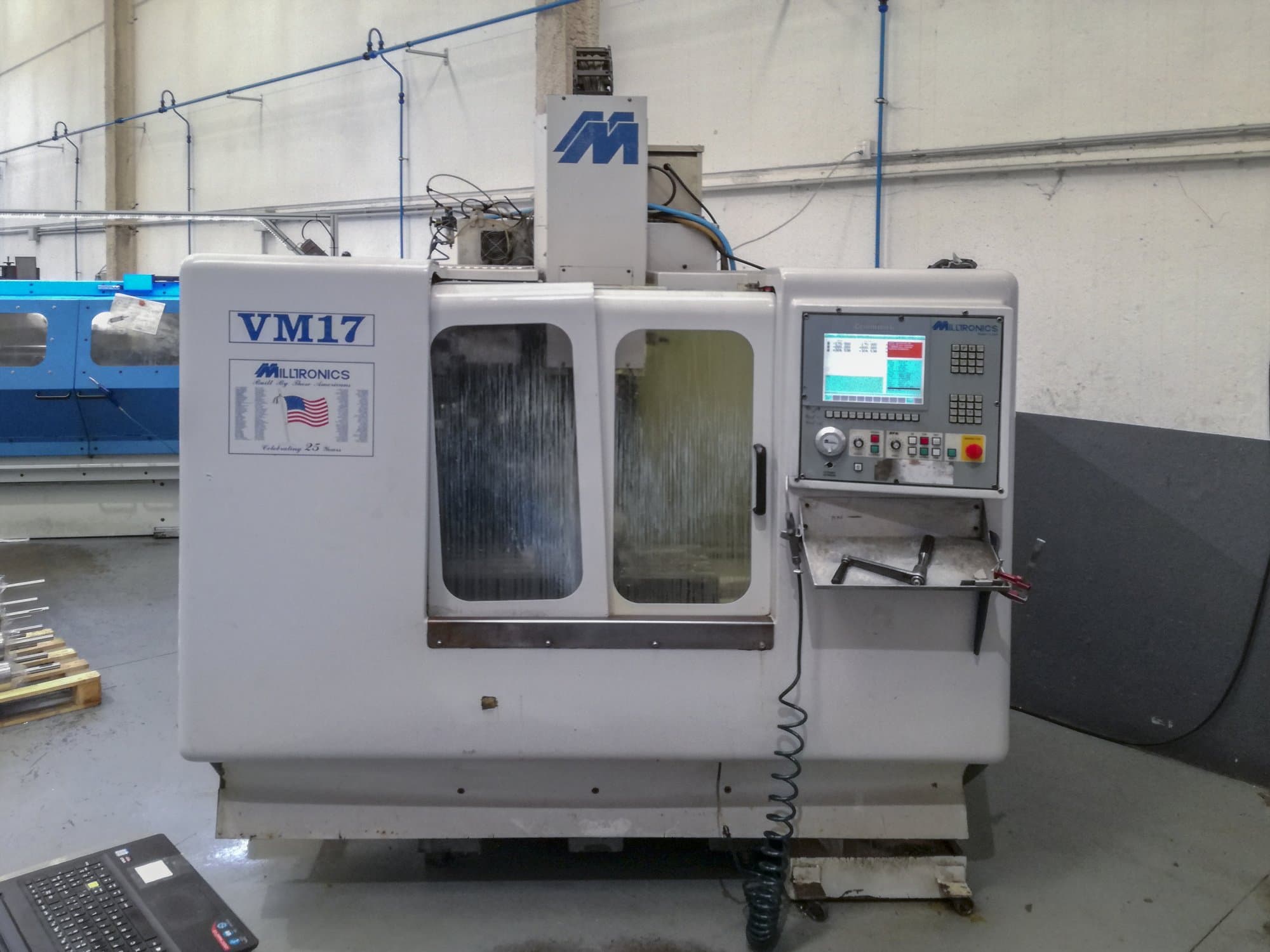 Vista Frontal da MILLTRONICS VM 17 máquina