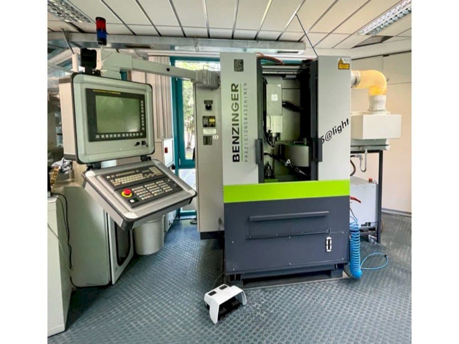 Vista Frontal  da Benzinger 5@light  máquina