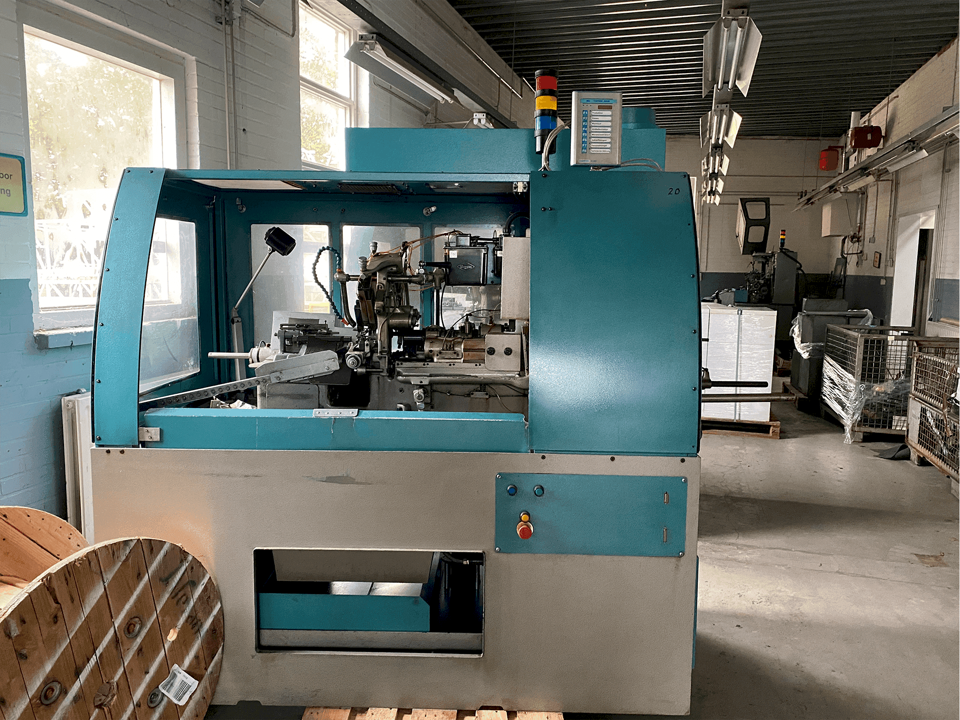 Vista Frontal da Tornos-Bechler NAT-125 vario máquina