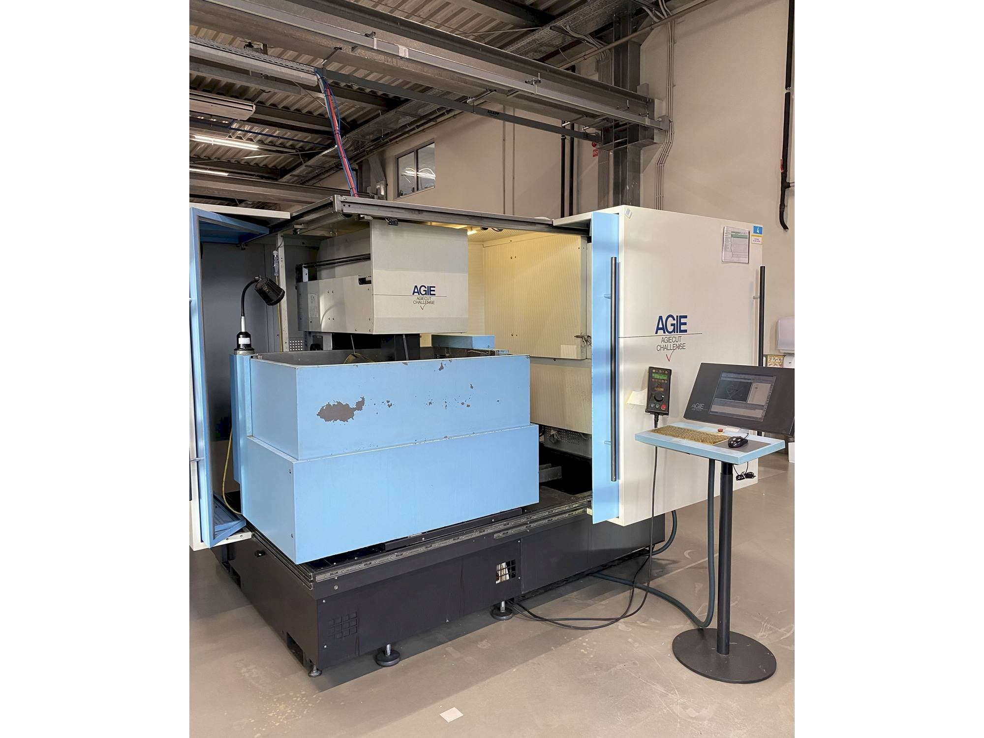 Vista Frontal  da AGIE AGIECUT VERTEX 3  máquina