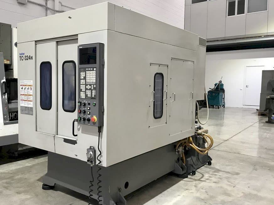 Vista Frontal  da Brother TC 324N  máquina