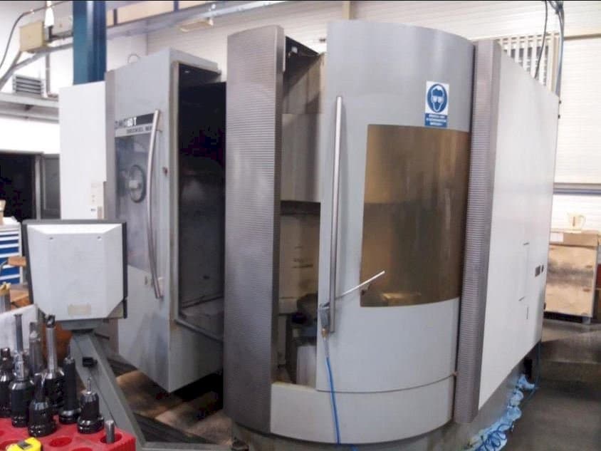 Vista Frontal da DECKEL MAHO DMC 60T máquina