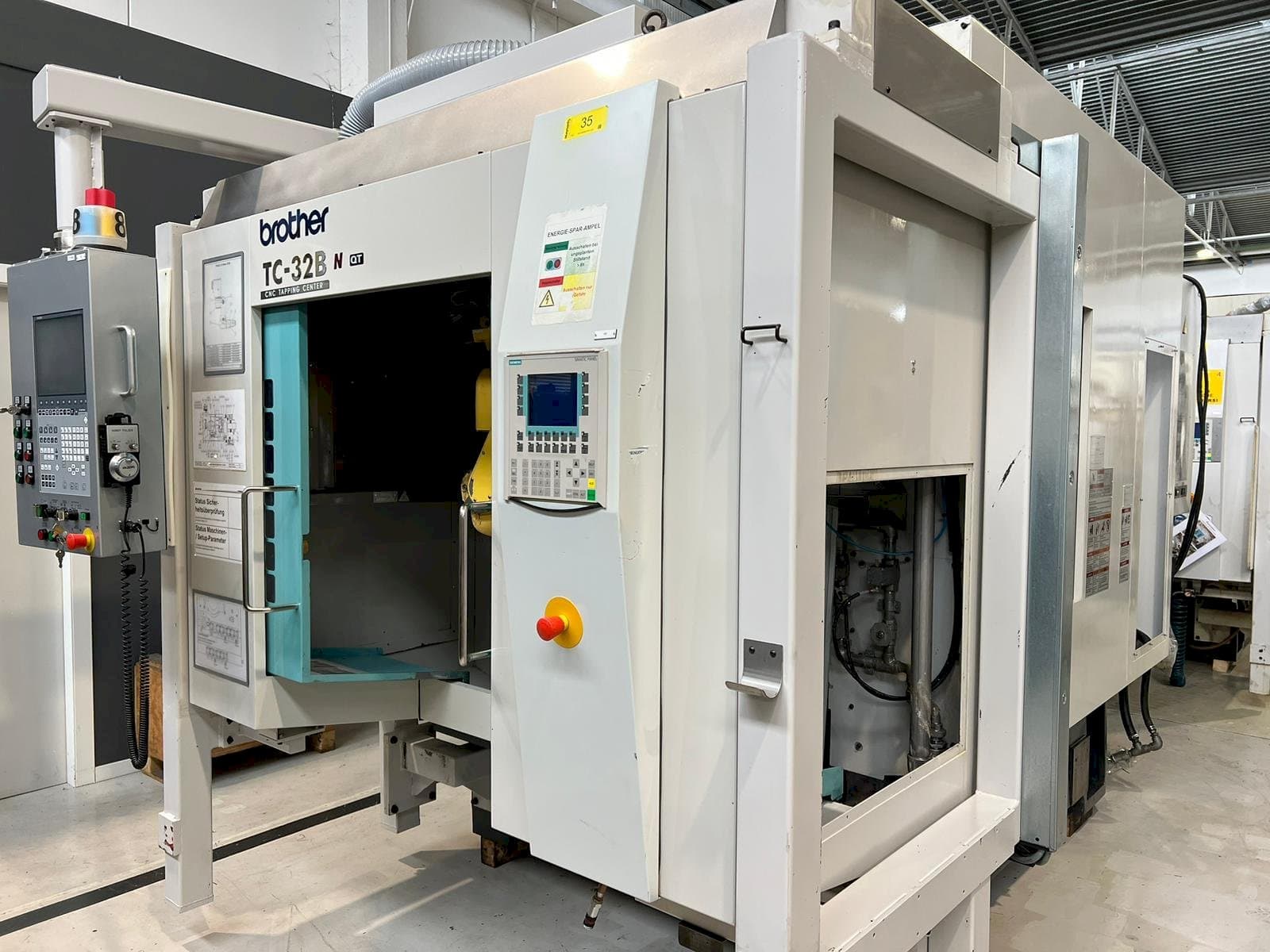 Vista Frontal da Brother TC-32BN QT máquina