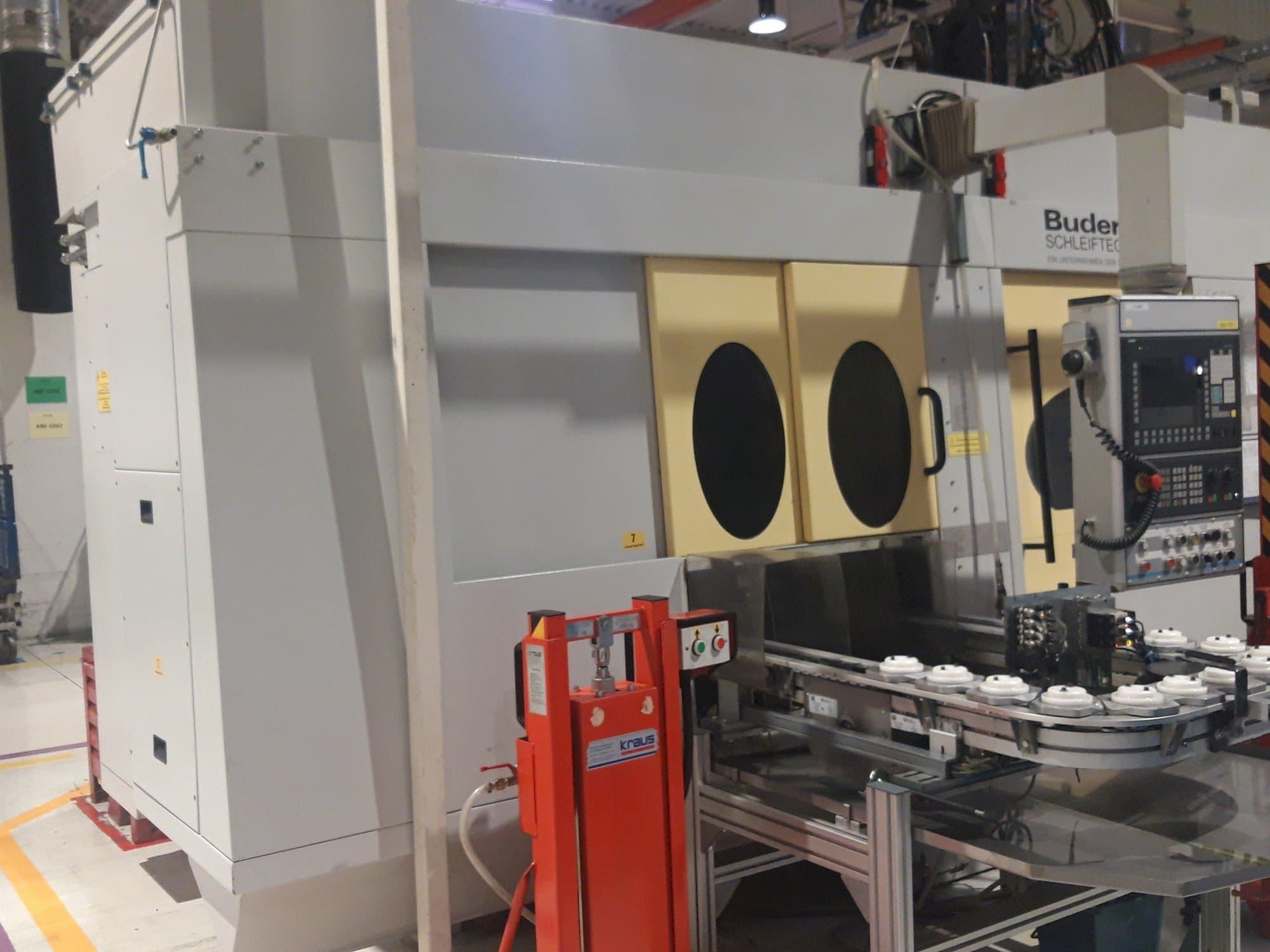 Vista Frontal da Budeurus CNC 245 + Automation máquina