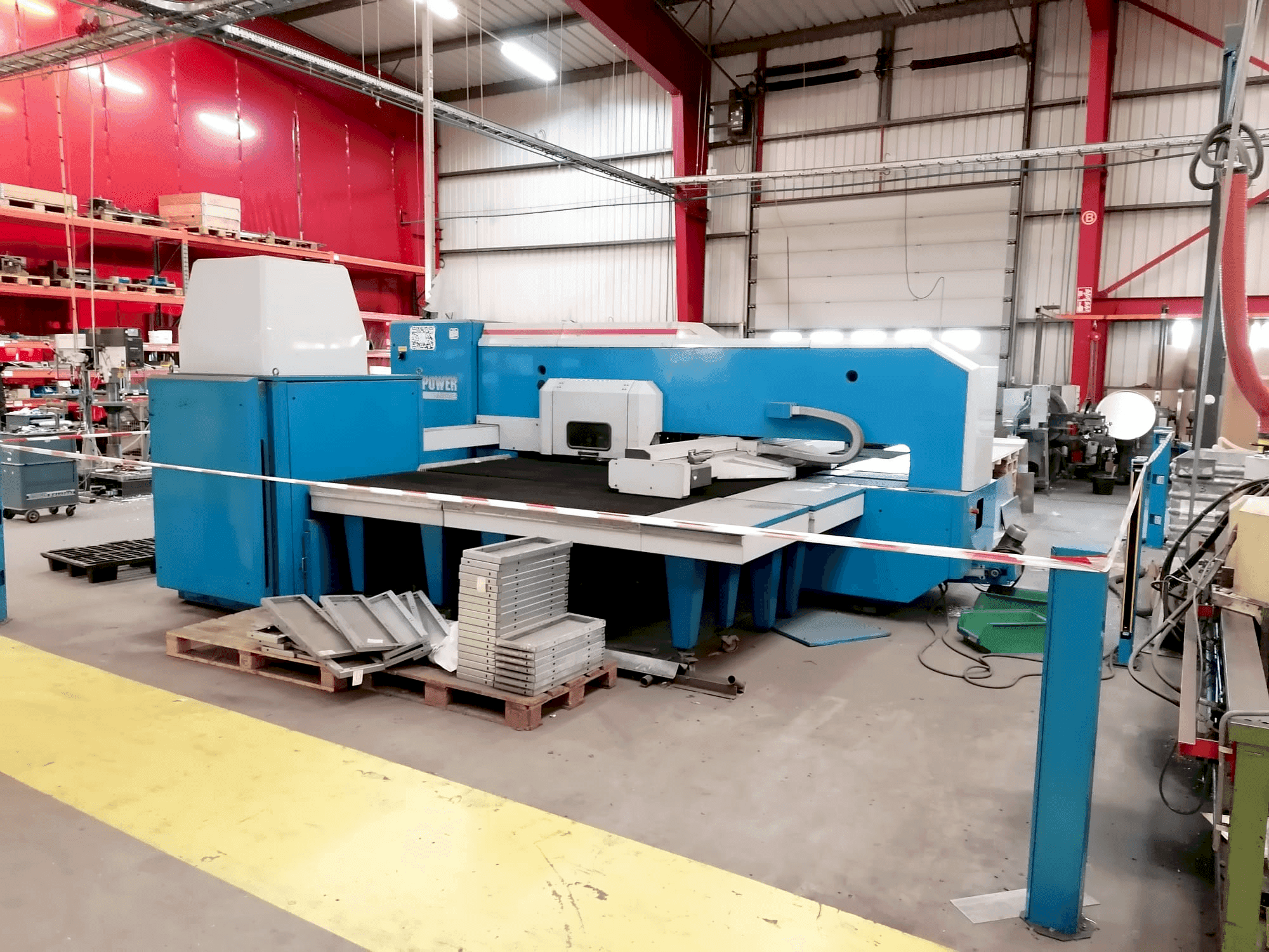 Vista Frontal  da Finn-Power F5-20 SB/AM  máquina