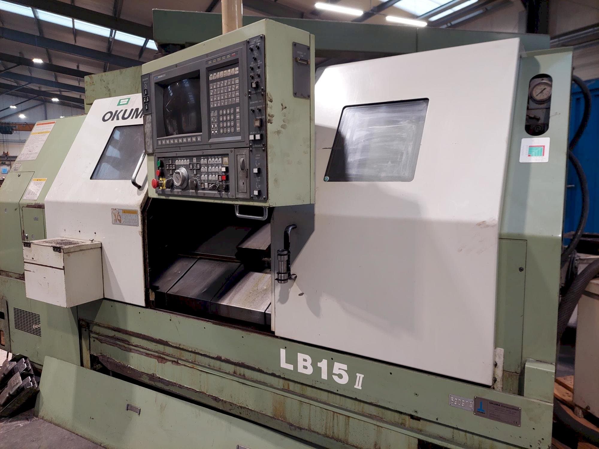 Vista Frontal da Okuma LB15 máquina