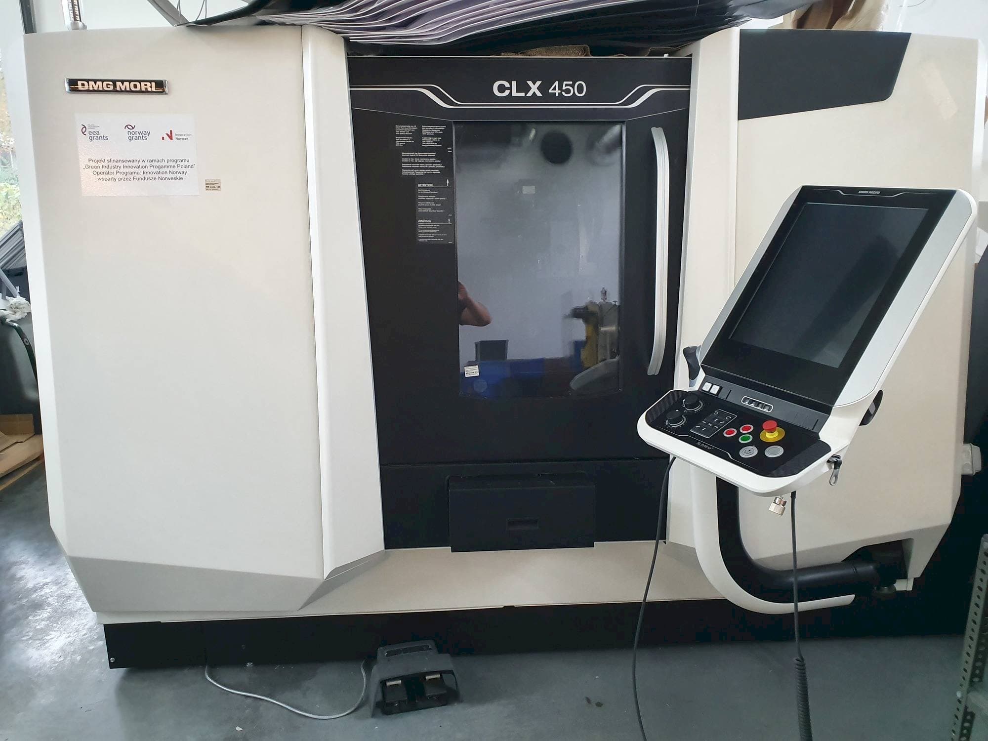 Vista Frontal da DMG MORI CLX450 máquina