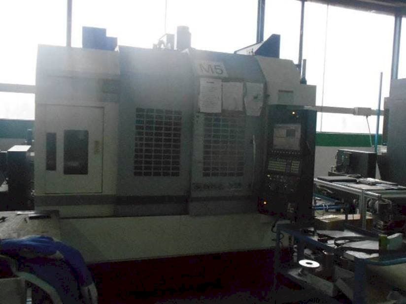 Vista Frontal da Okuma GENOS M560R-V máquina