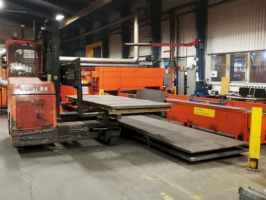 Vista Frontal  da Bystronic ByStar 3015  máquina