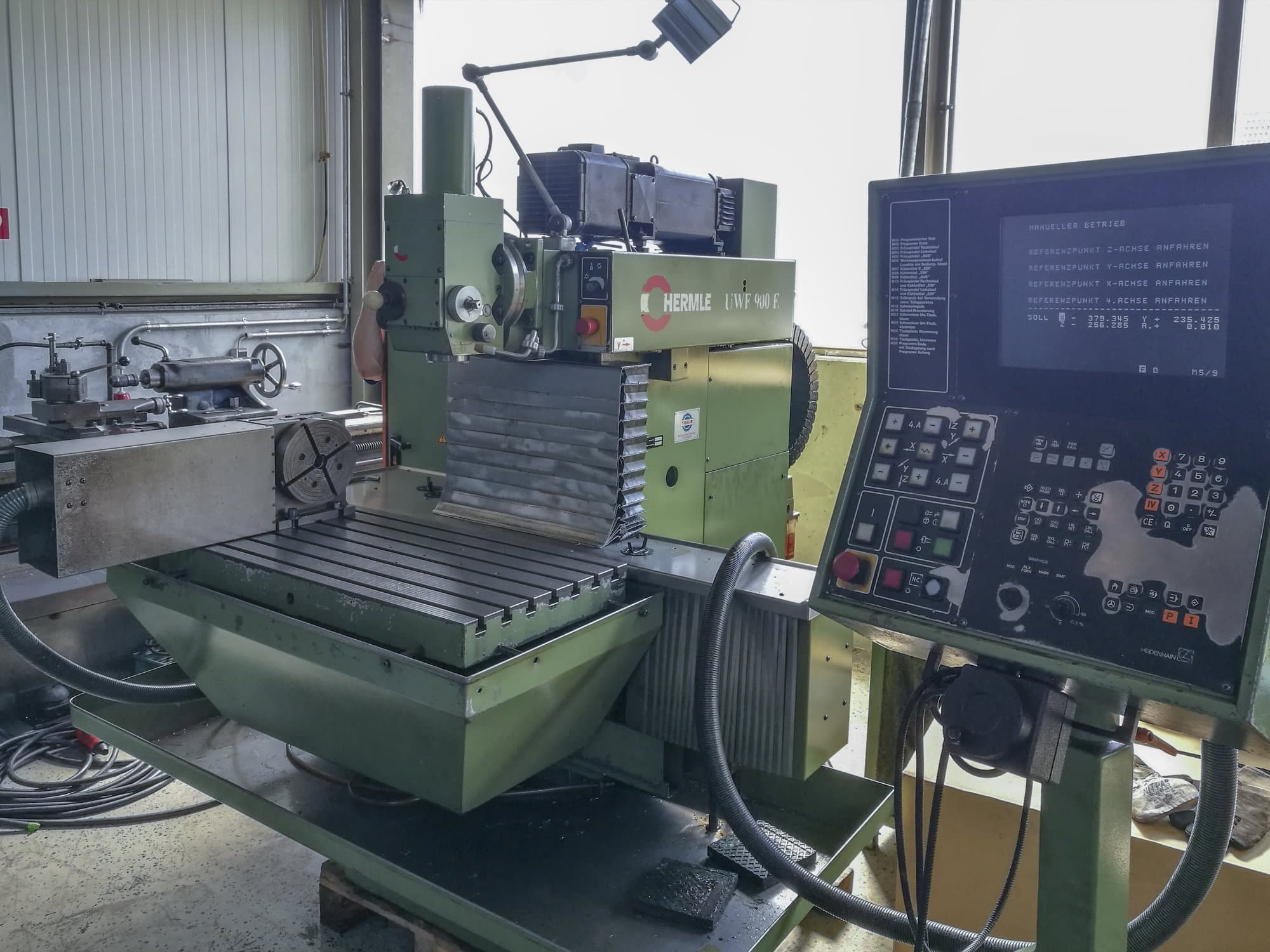 Vista Direita  da HERMLE UWF 900 E  máquina