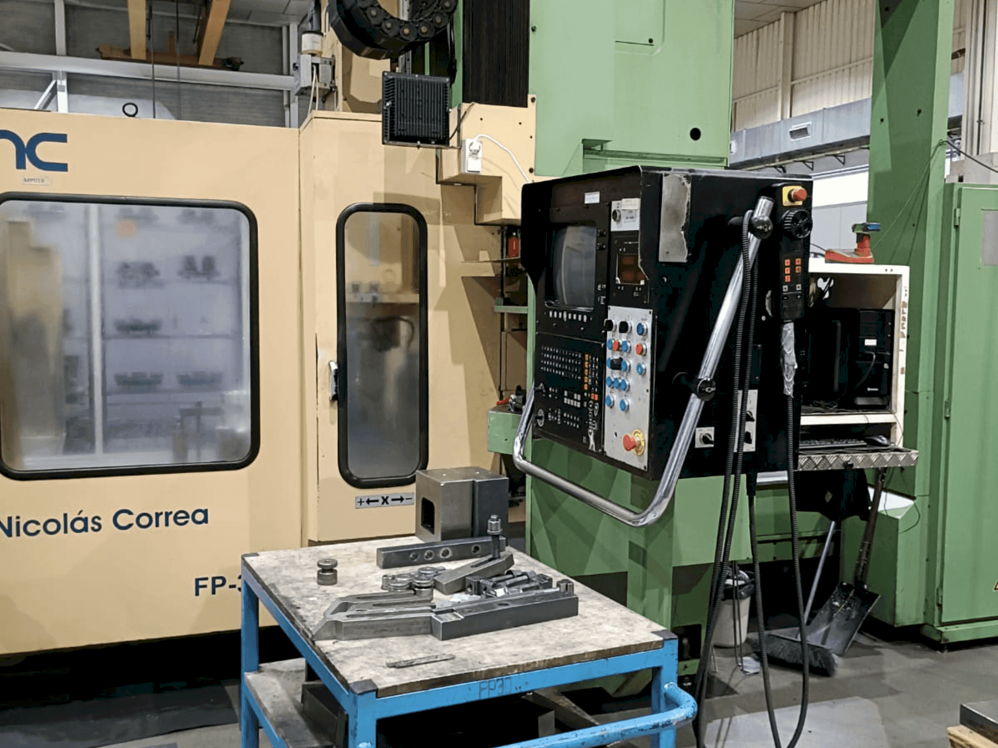 Vista Frontal da Correa FP30 máquina