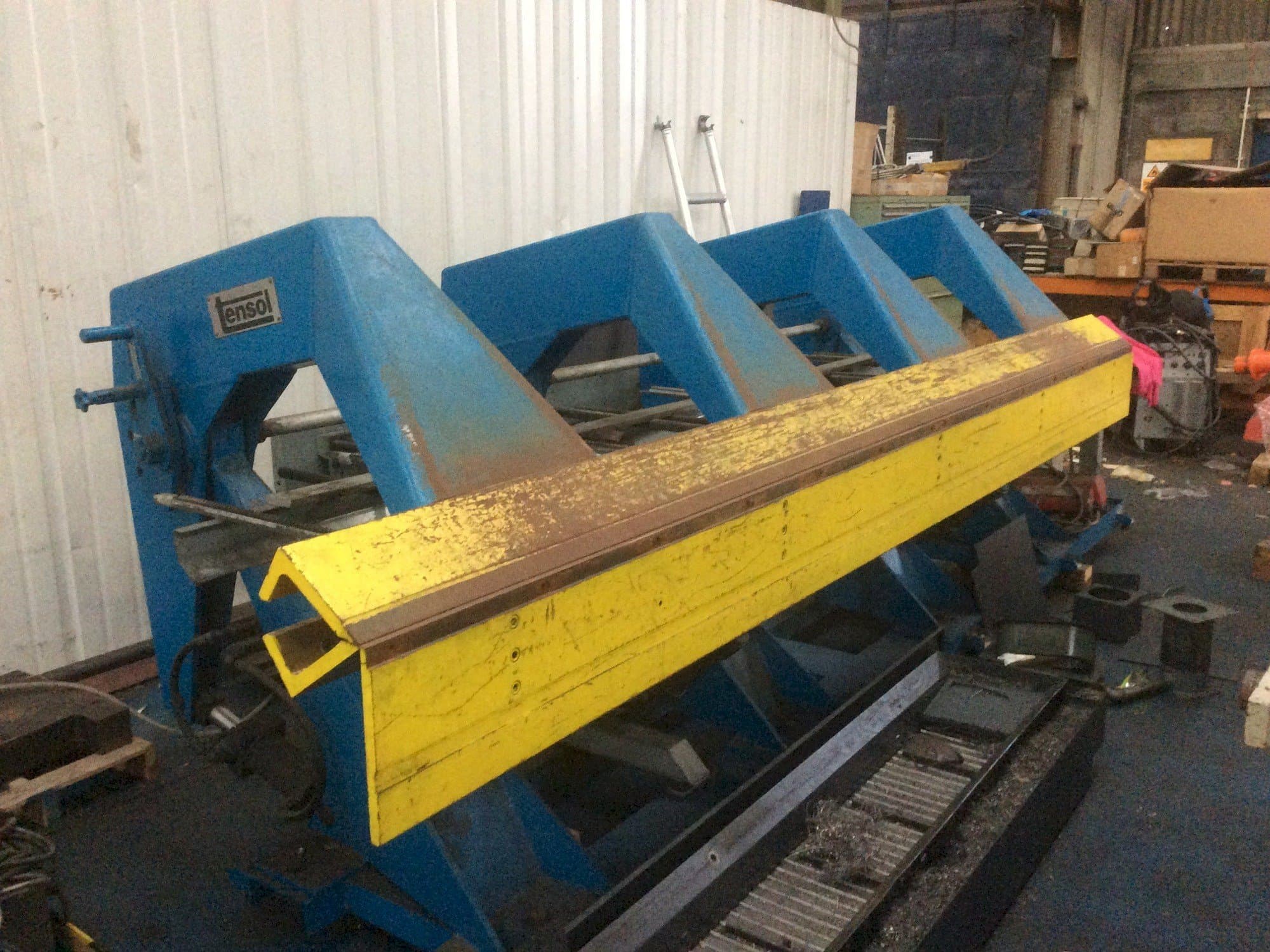 Vista Frontal  da Tensol P200-4  máquina