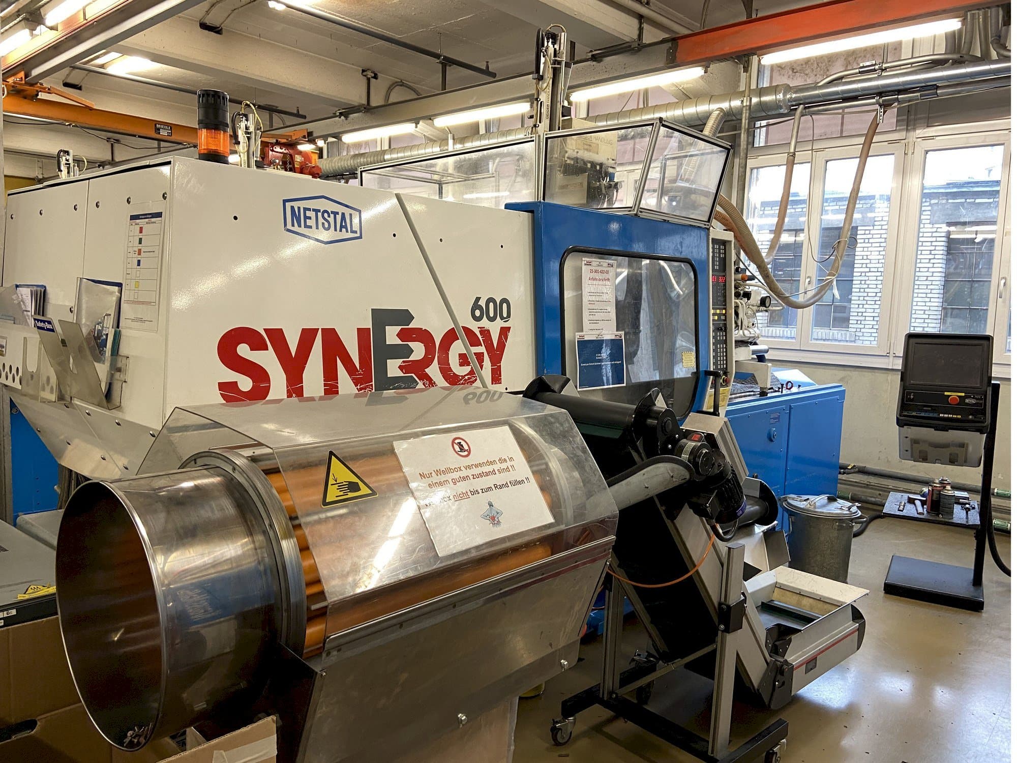 Vista Frontal da Netstal SYNERGY 600-60 máquina