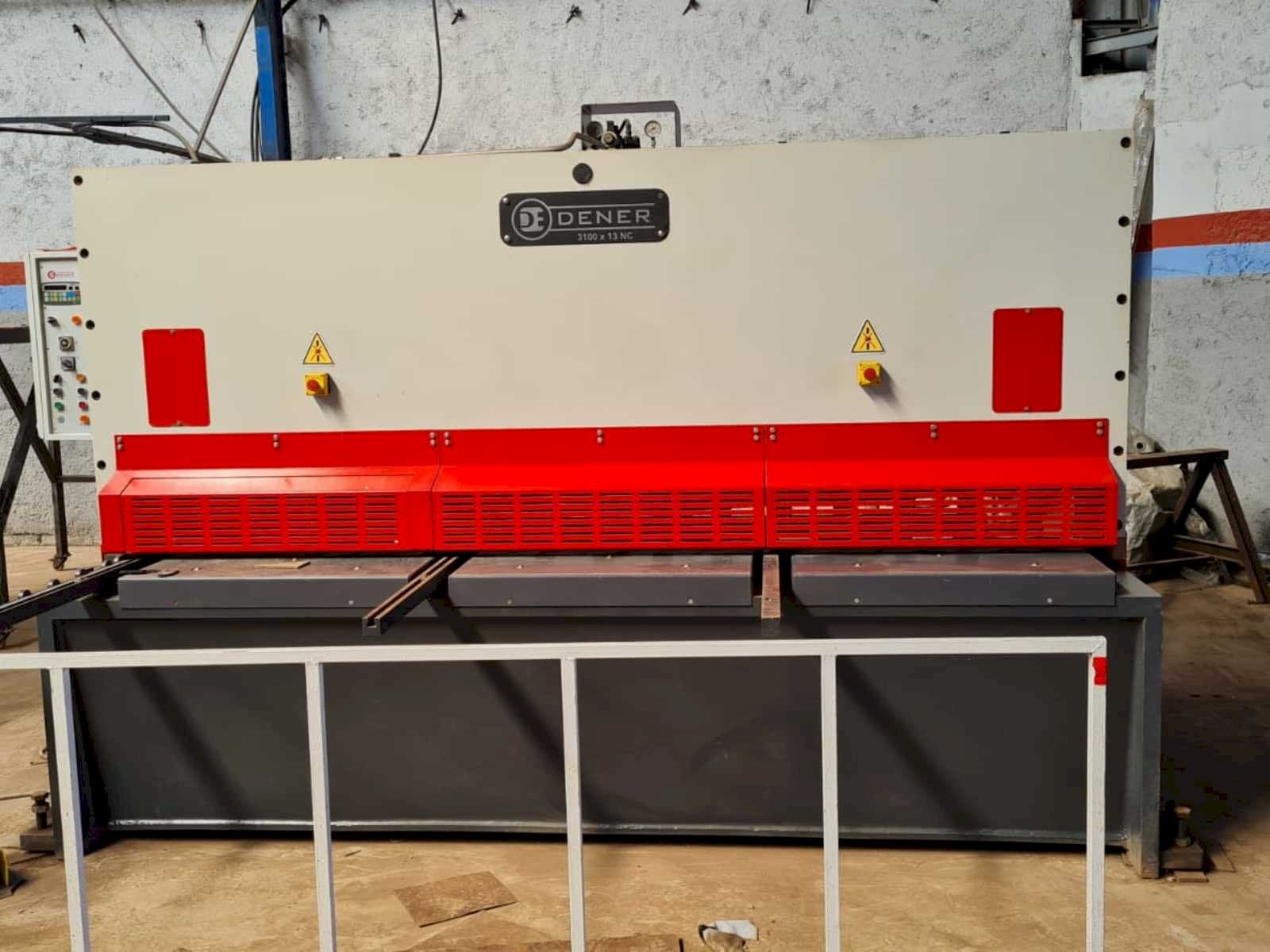 Vista Frontal da DENER BS 3013 máquina