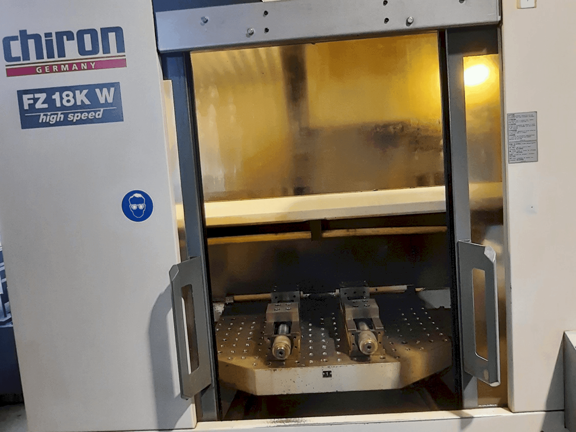Vista Frontal da CHIRON FZ 18 KW máquina