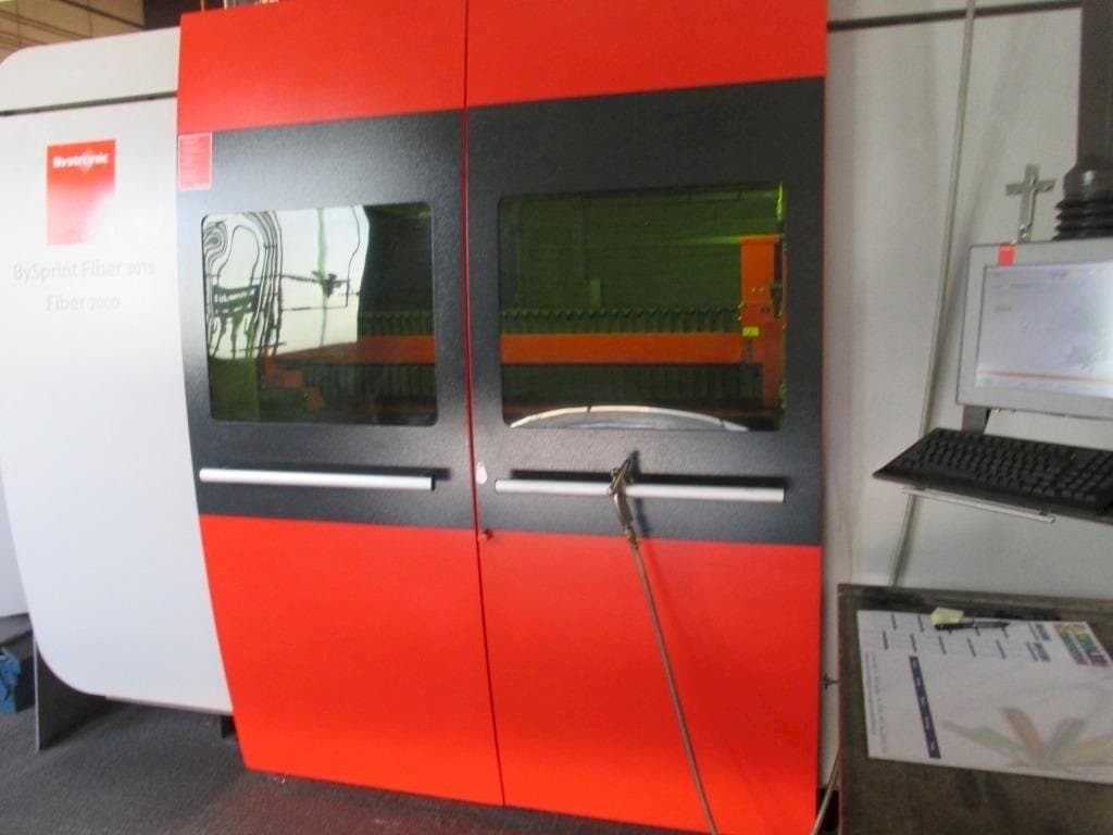 Vista Frontal da Bystronic BySprint Fiber 3015 máquina