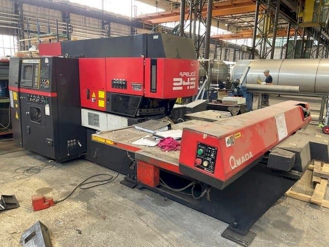 Vista Frontal da AMADA Apelio II 245 máquina