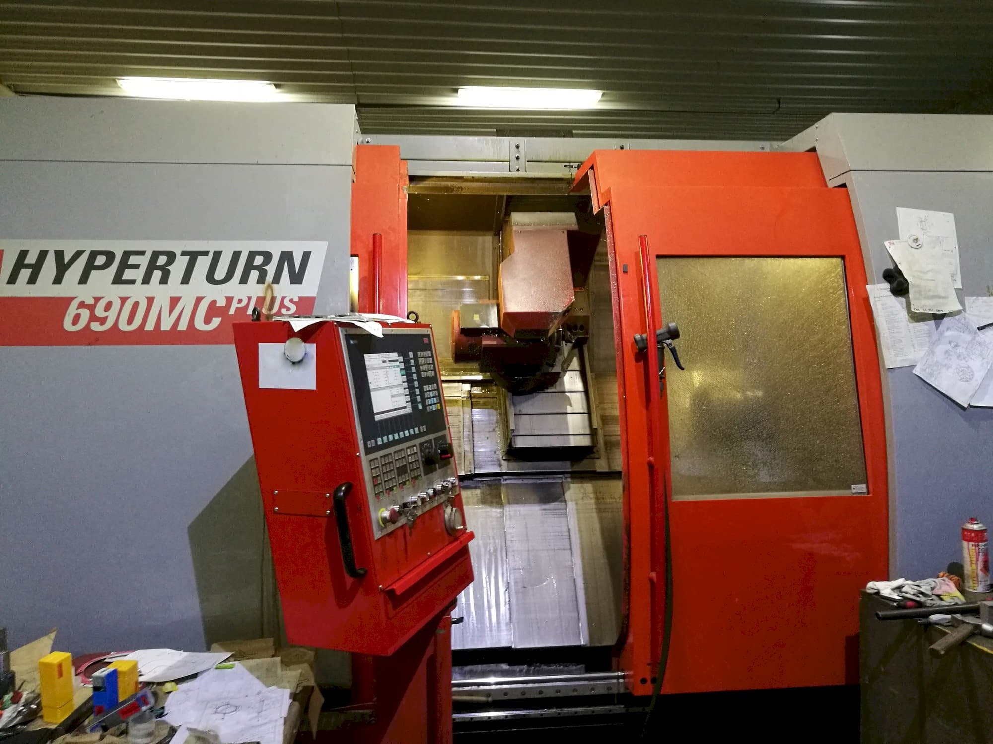 Vista Frontal da EMCO Hyperturn 690MC Plus B máquina