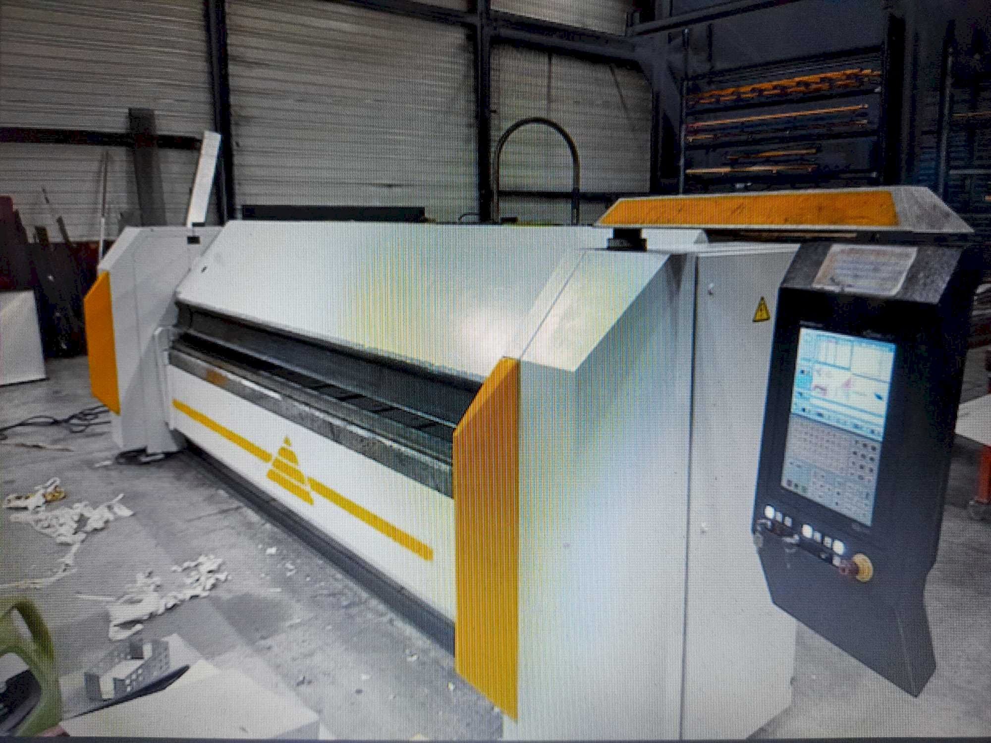 Vista Frontal da RAS 73.40 flexibend máquina