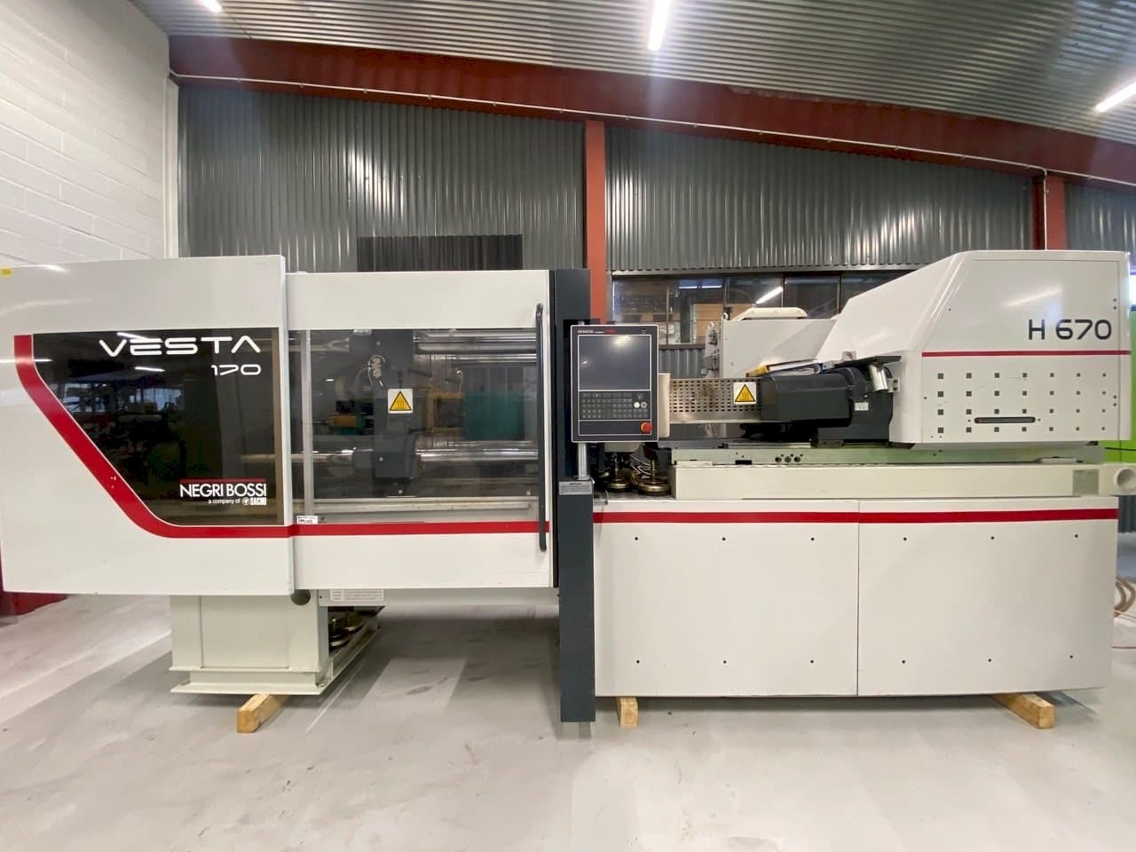 Vista Frontal da Negri Bossi VE170, M151 máquina