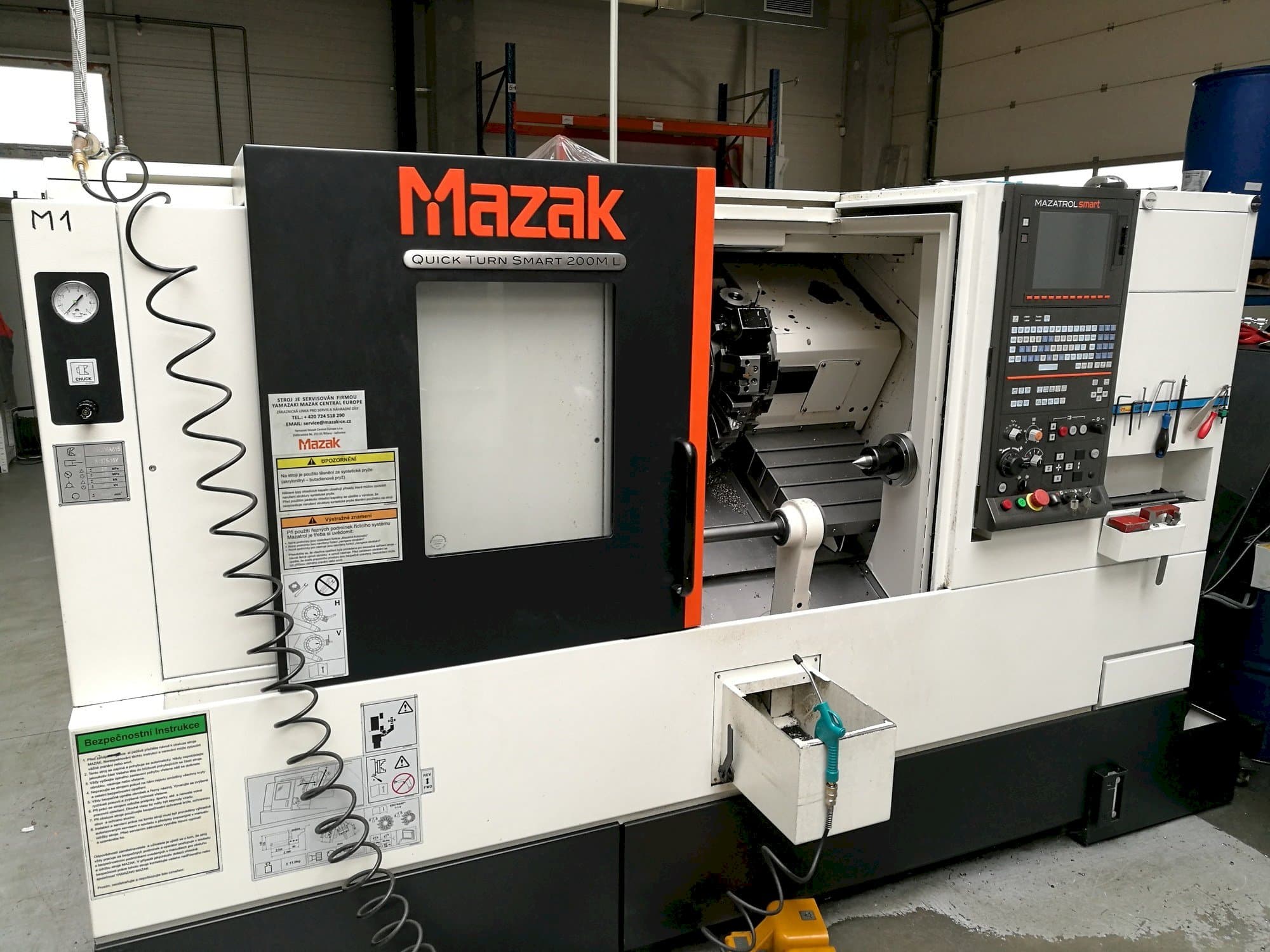 Vista Frontal da Mazak Quick Turn Smart 200 ML máquina