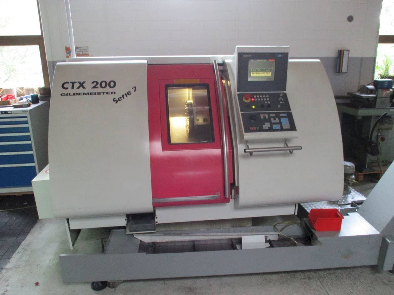 Vista Frontal da Gildemeister CTX 200 máquina