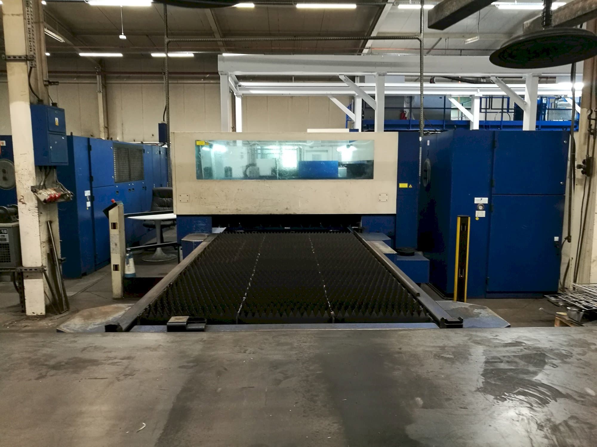 Vista Frontal da Trumpf Trumatic L3050 máquina