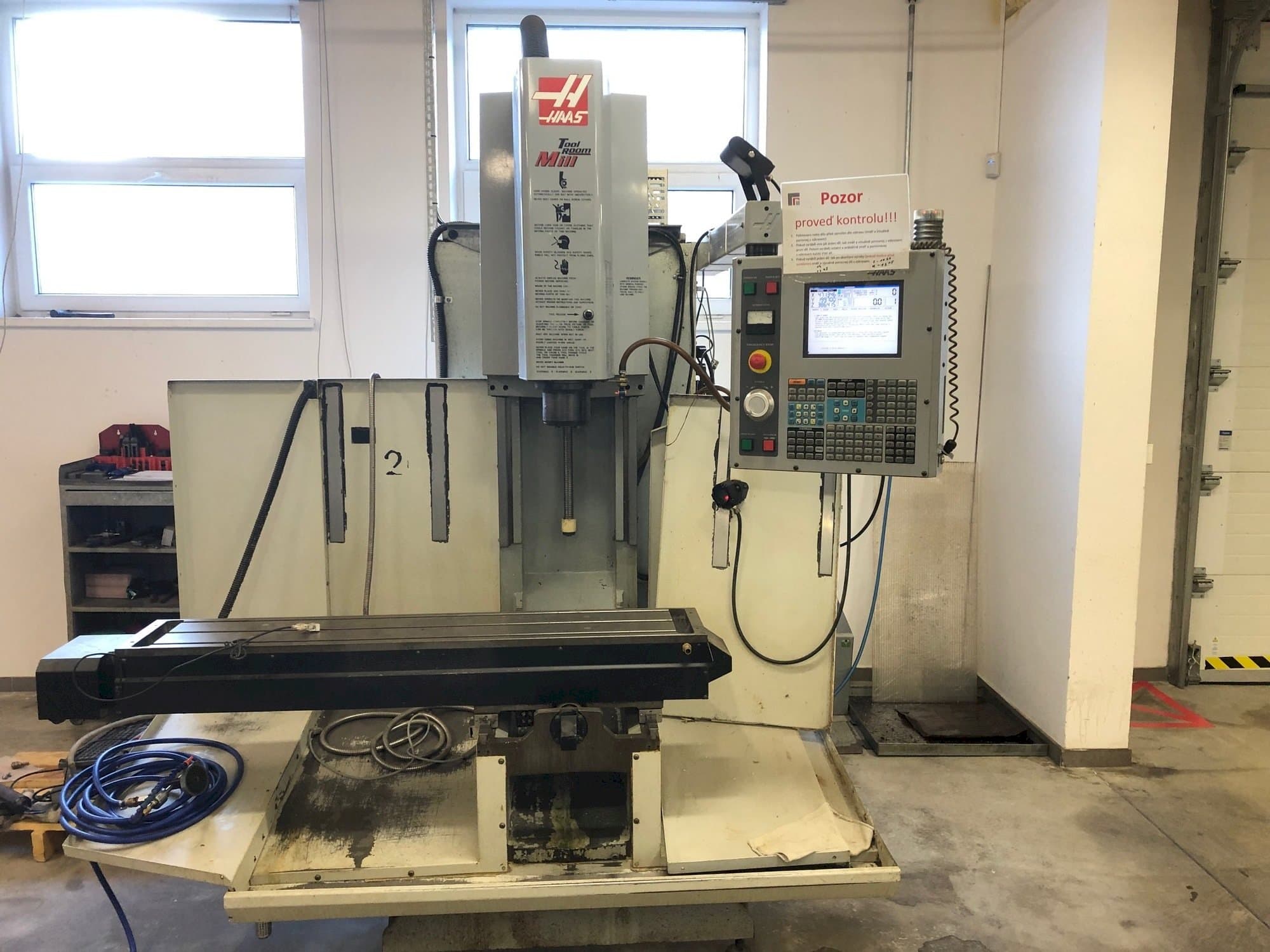 Vista Frontal da HAAS TM-2HE máquina