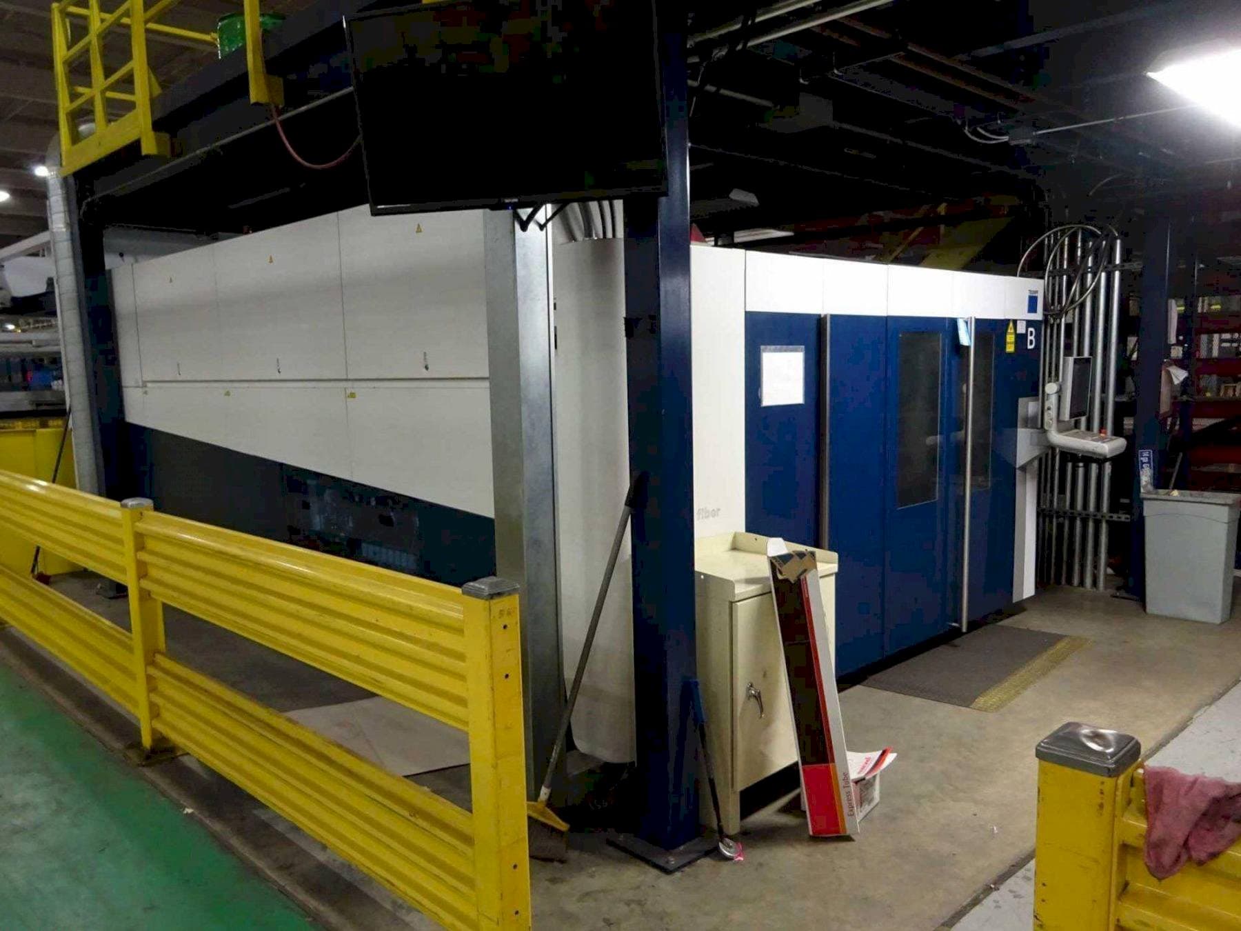 Vista Frontal  da Trumpf TruLaser 5040 Fiber  máquina