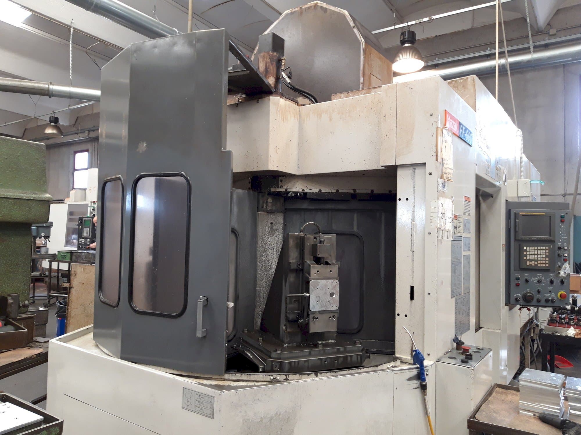 Vista Frontal da Mazak FF-660 máquina