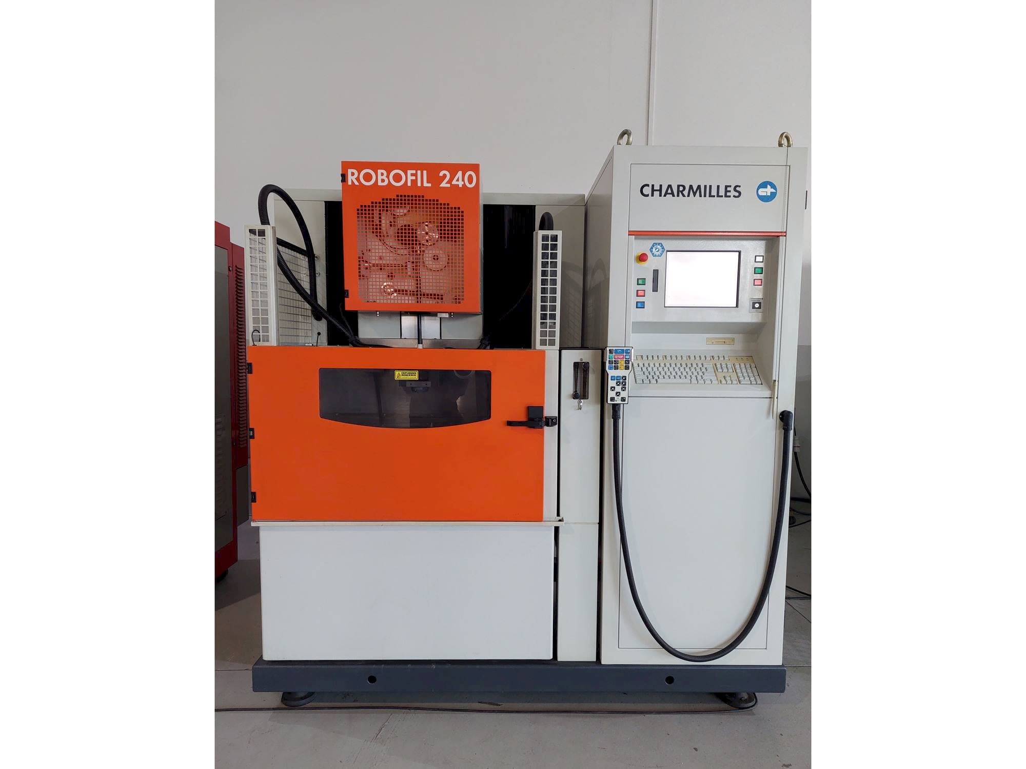 Vista Frontal  da CHARMILLES ROBOFIL 240  máquina