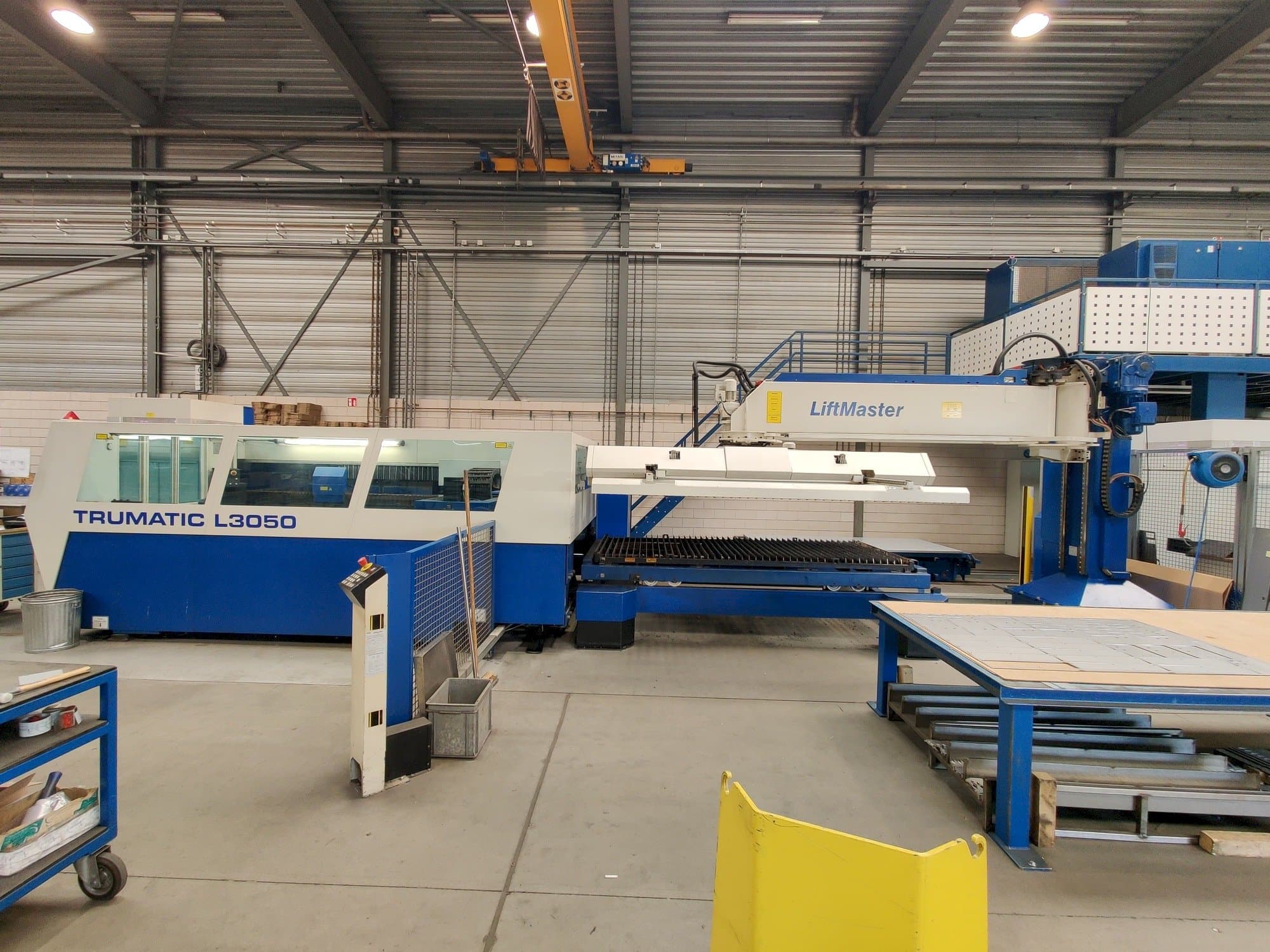 Vista Frontal da Trumpf Trumatic L3050 + Liftmaster máquina