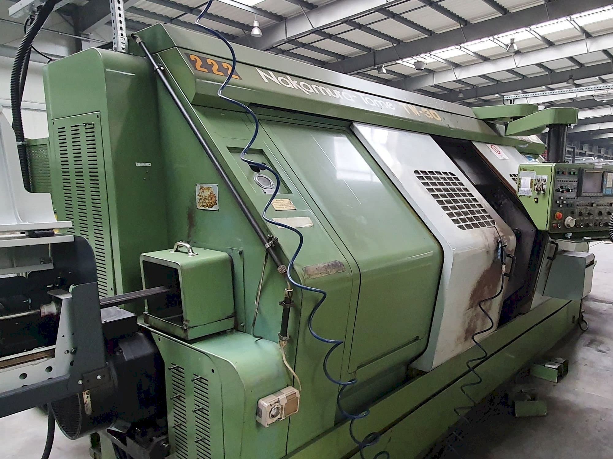 Vista Frontal da NAKAMURA-TOME TW-30 máquina