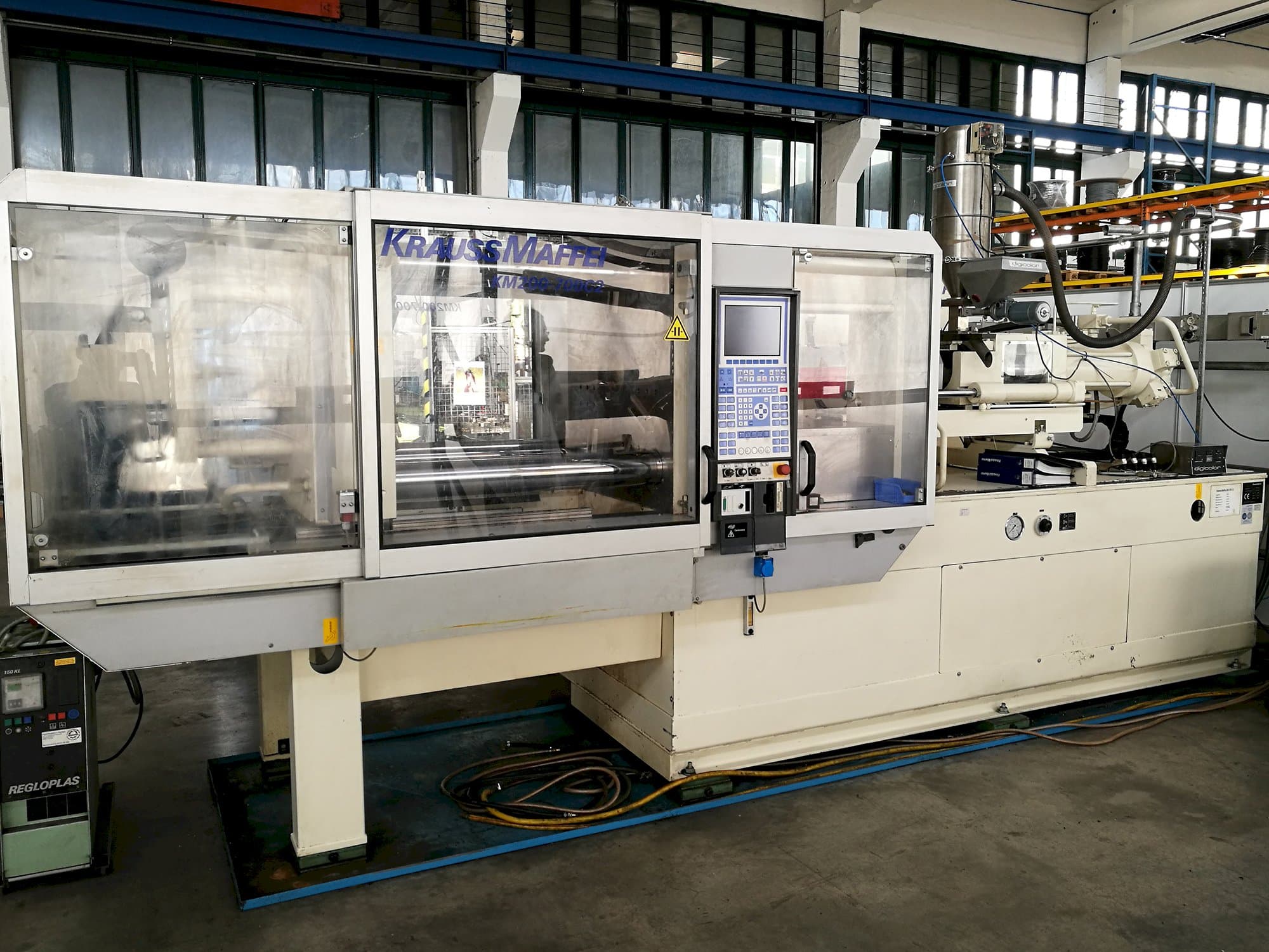 Vista Frontal da Krauss Maffei 200-700 C2 máquina