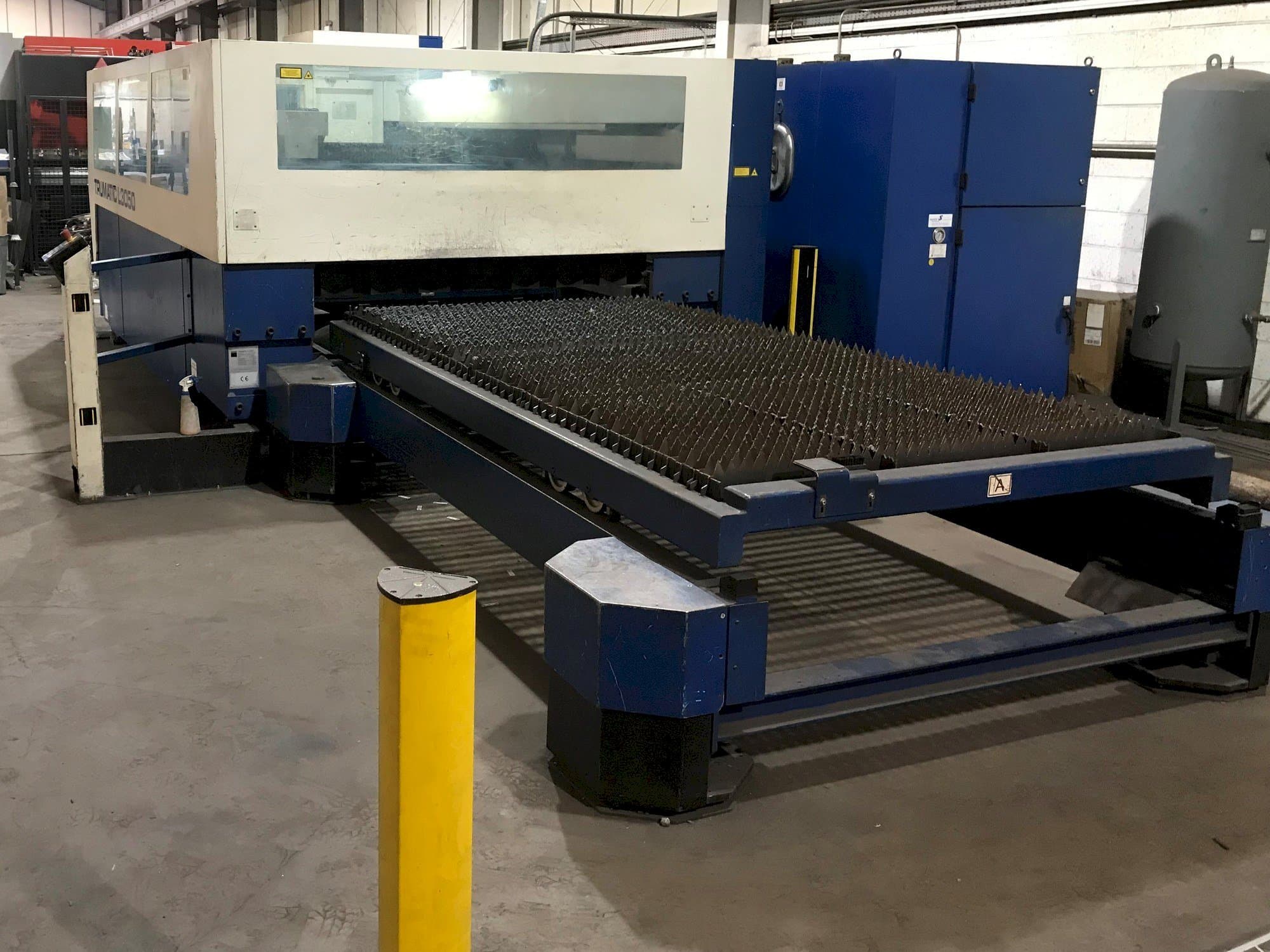 Vista Frontal da Trumpf Trumatic L3050 máquina