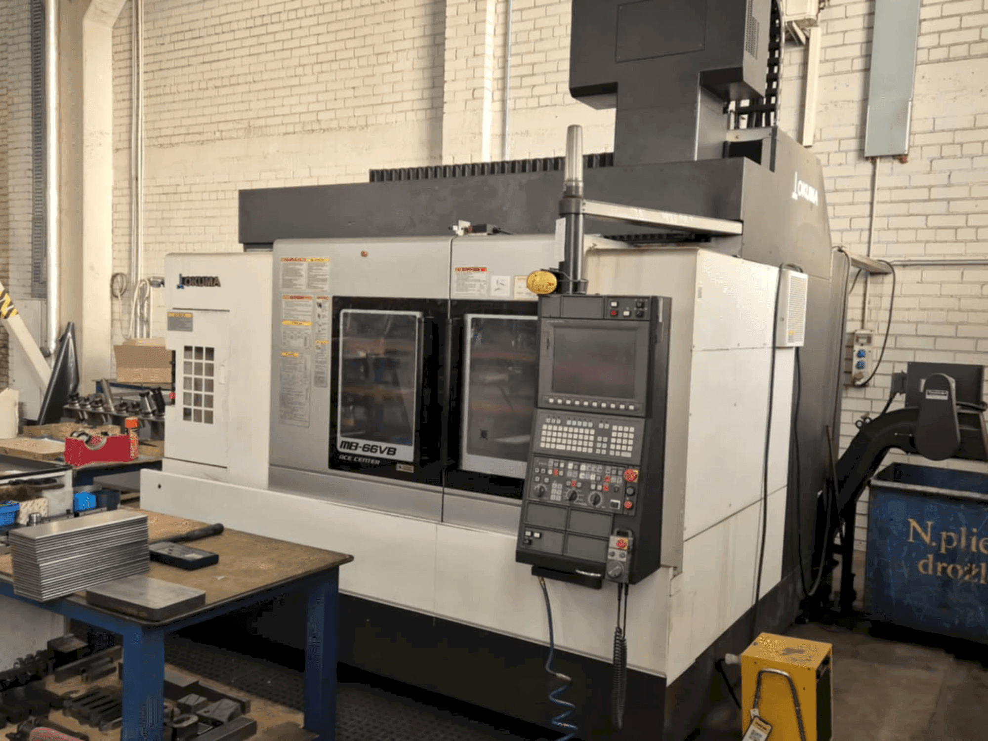 Vista Frontal da Okuma MB-66VB máquina