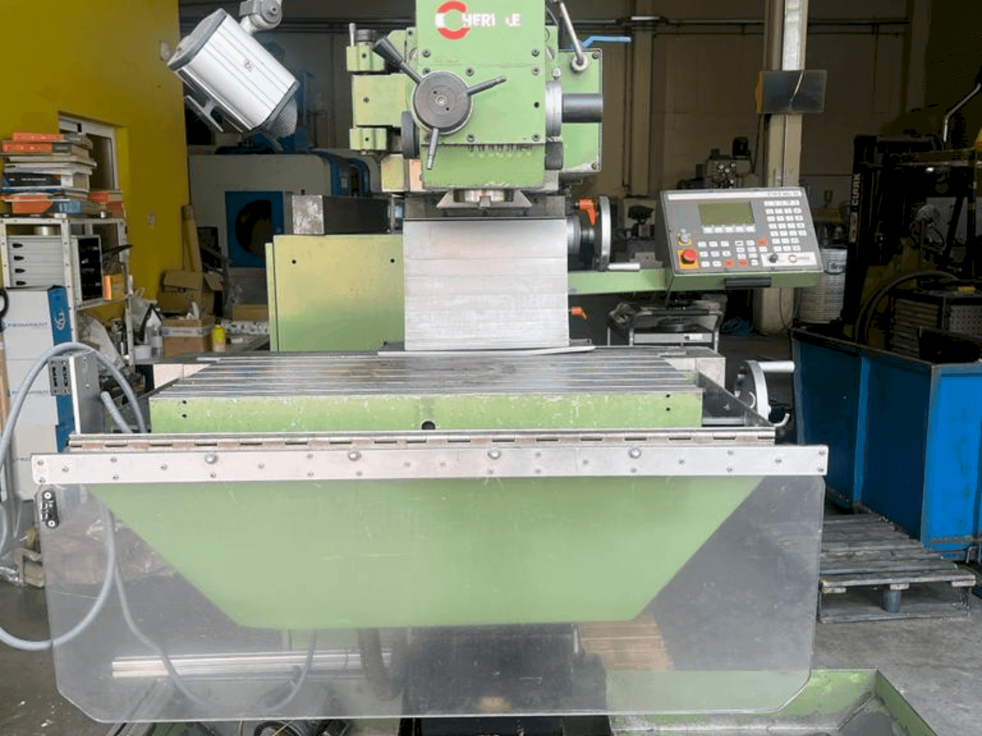Vista Frontal da HERMLE UWF 802M máquina