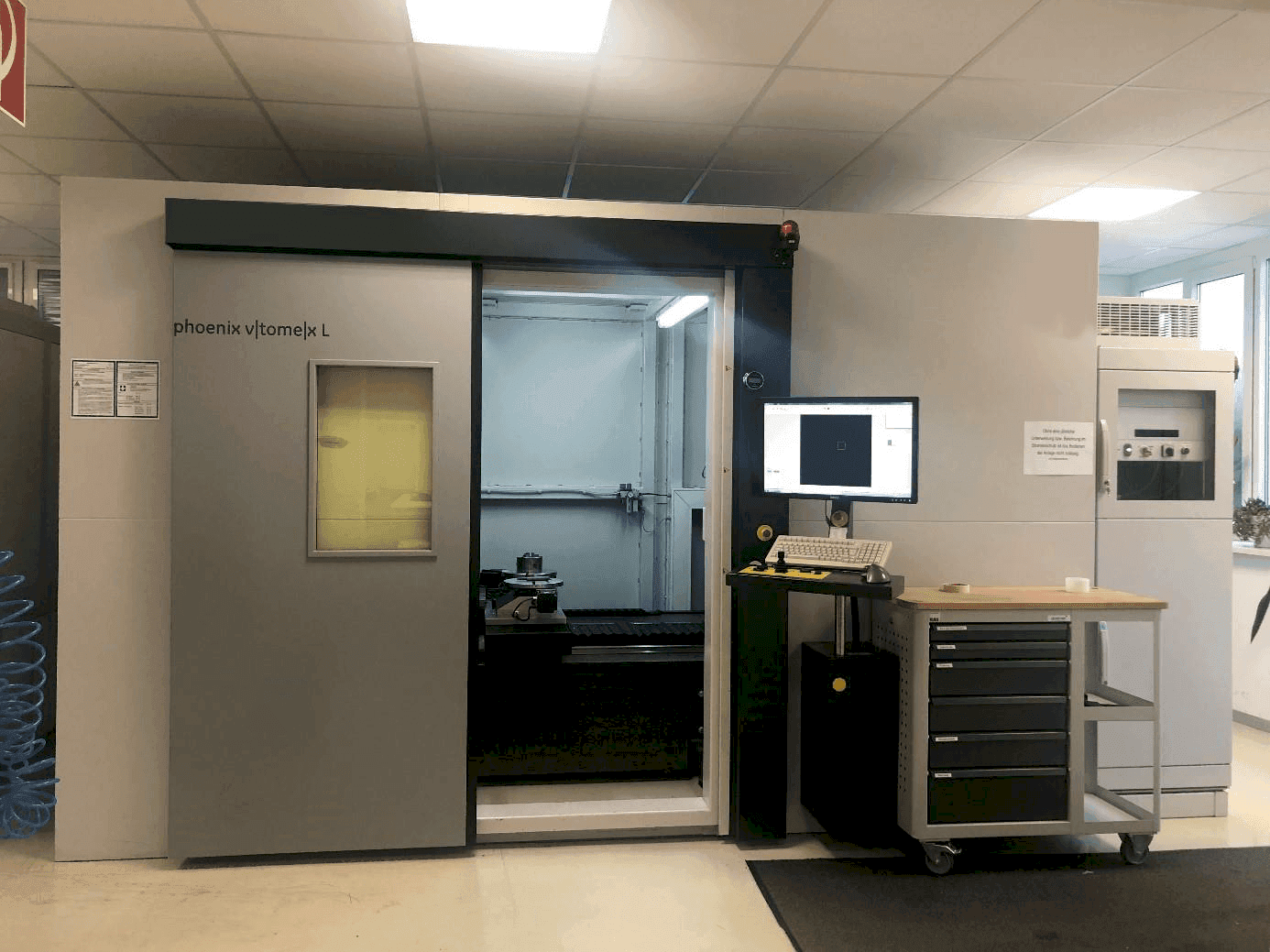 Vista Frontal da Phoenix V|tome|x L 240 máquina