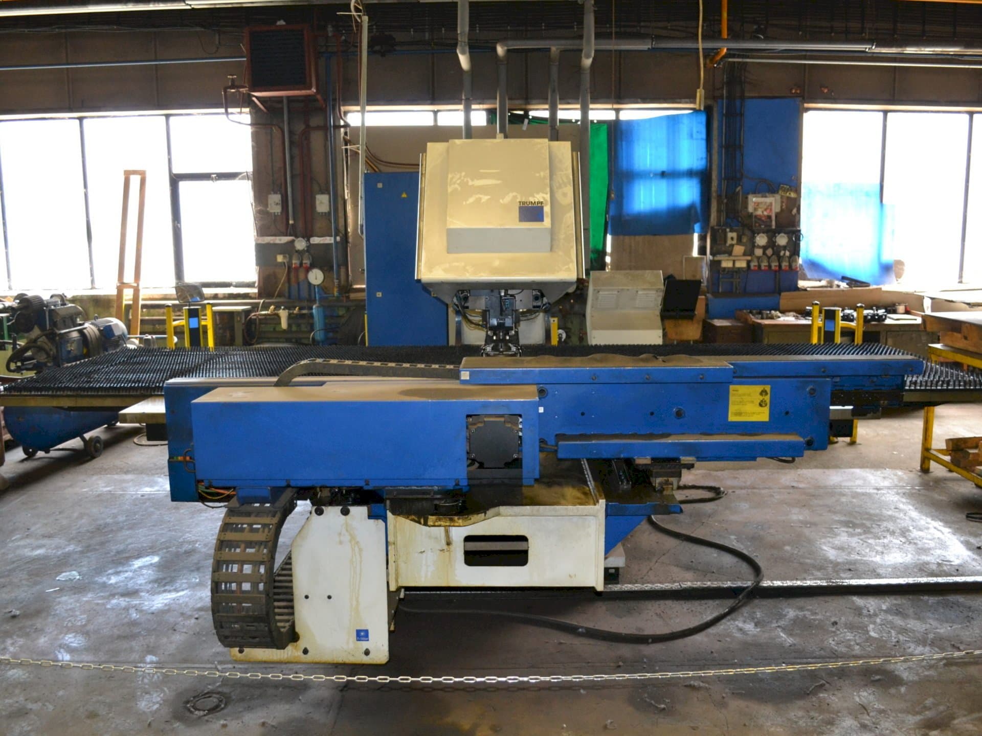 Vista Frontal da Trumpf Trumatic 2000R máquina