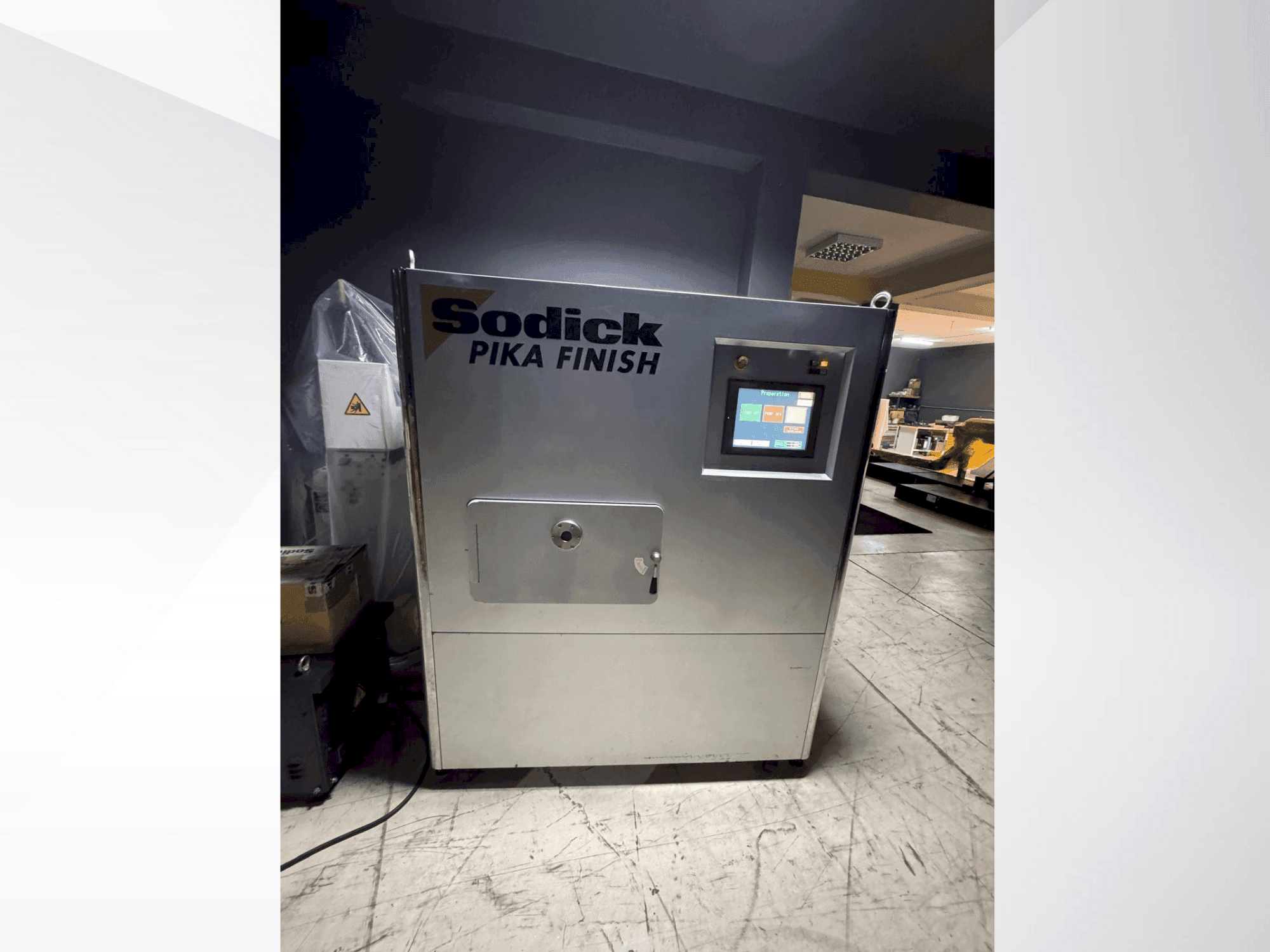 Vista Frontal da Sodick Picka PF-32A máquina