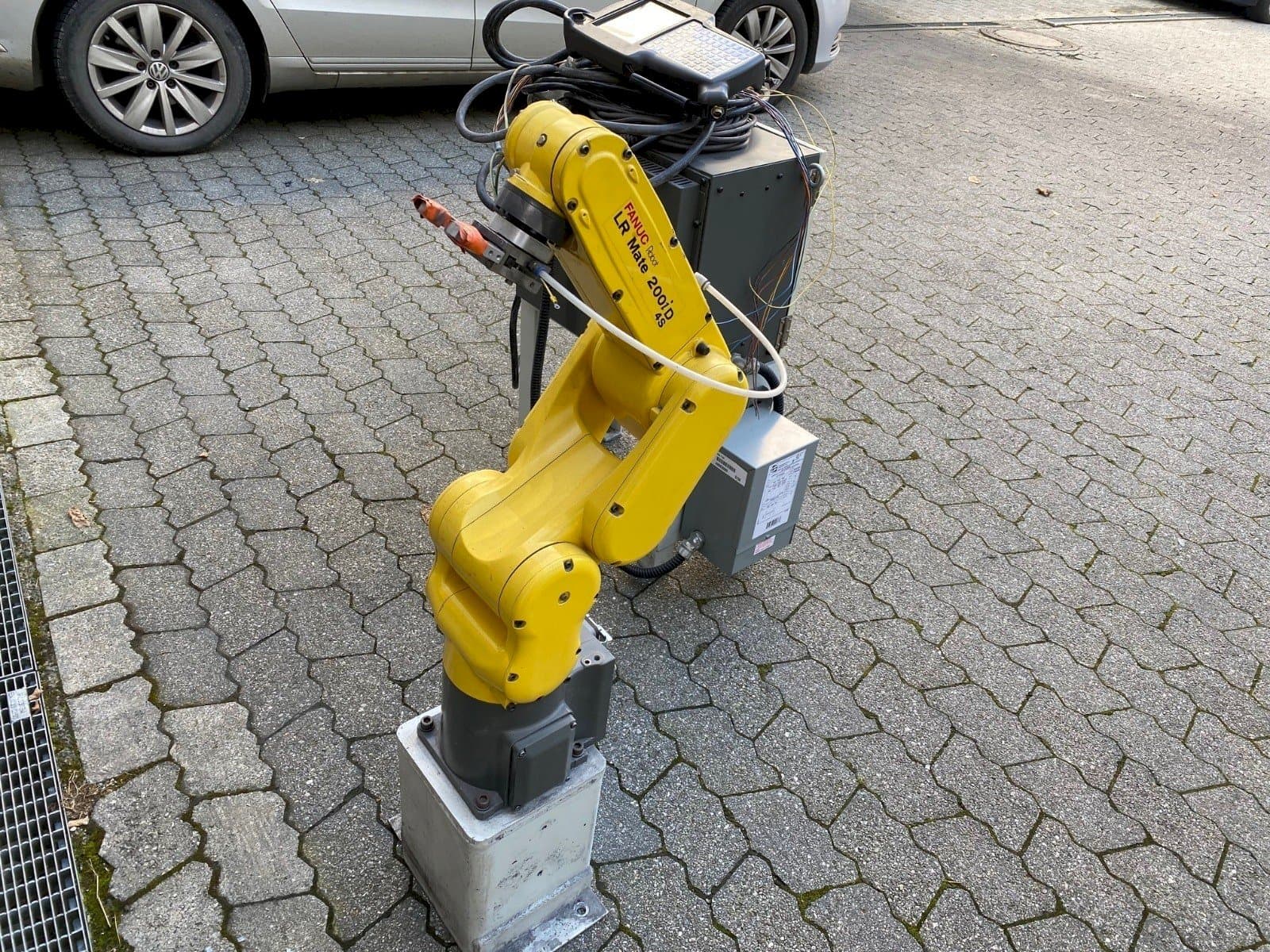 Vista Frontal  da FANUC LR Mate 200iD/4S  máquina