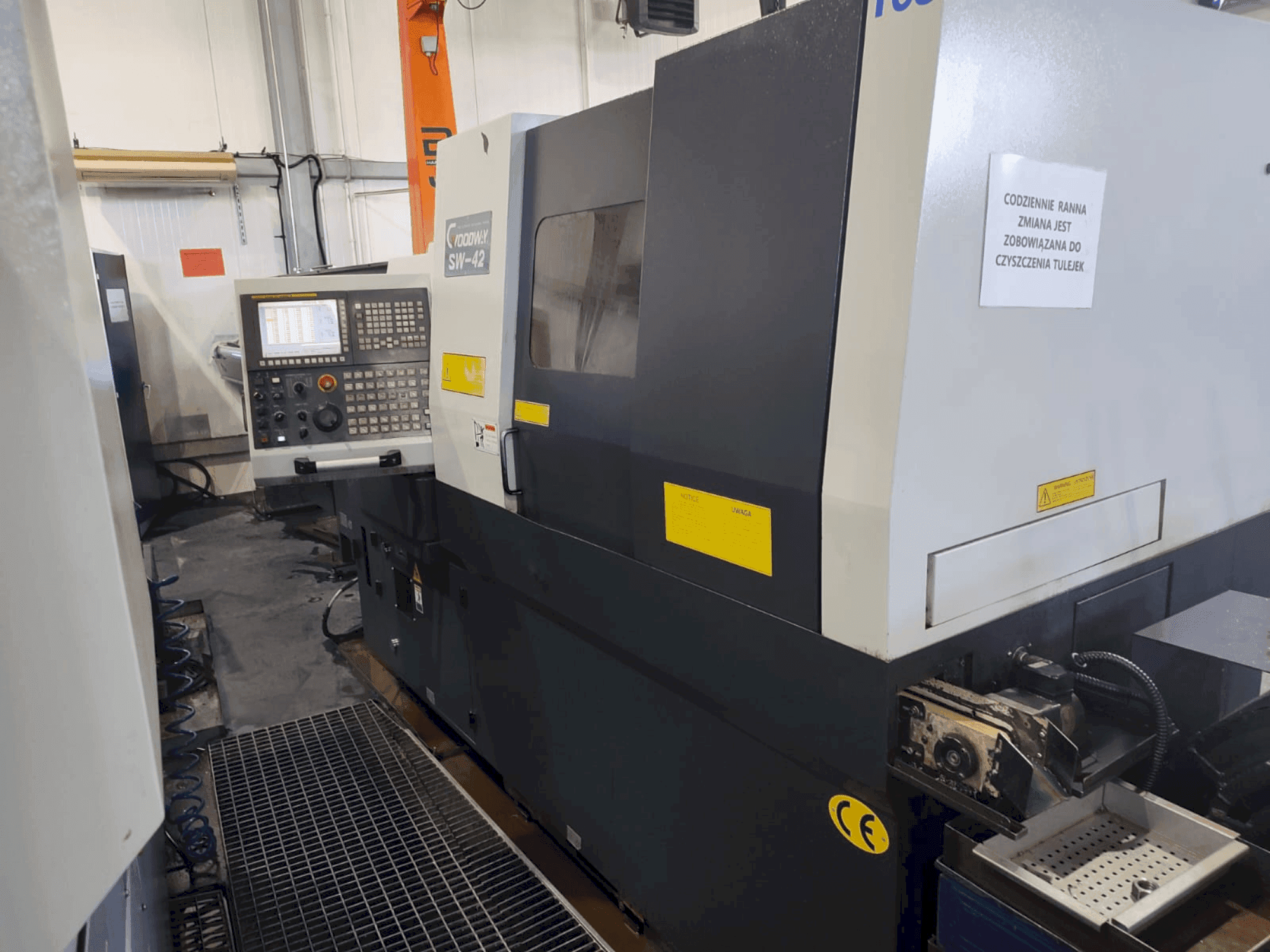 Vista Frontal da Goodway SW 42 máquina