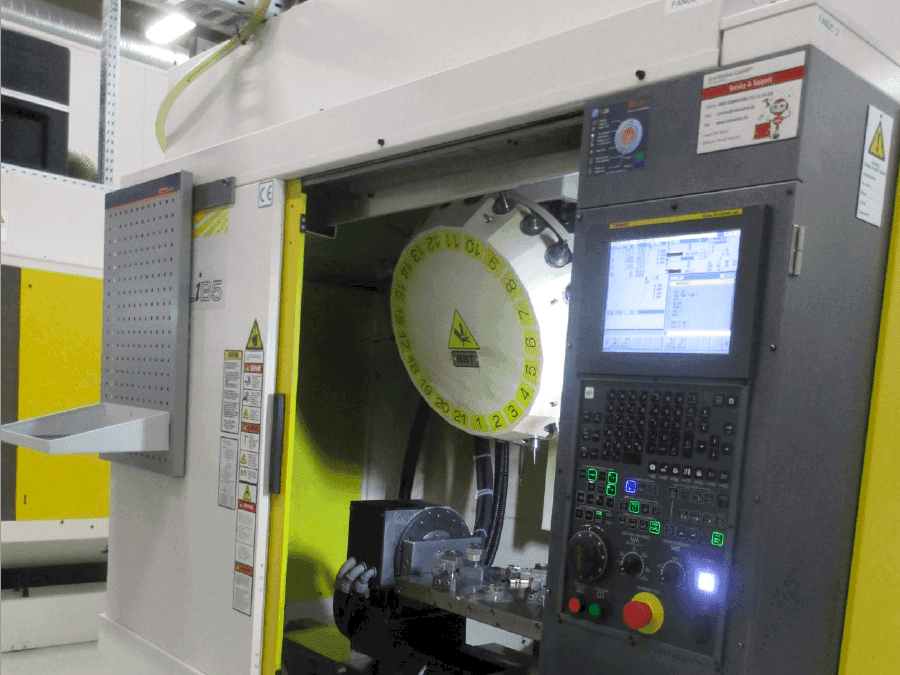 Vista Frontal  da FANUC ROBODRILL Alpha D21LiB5  máquina