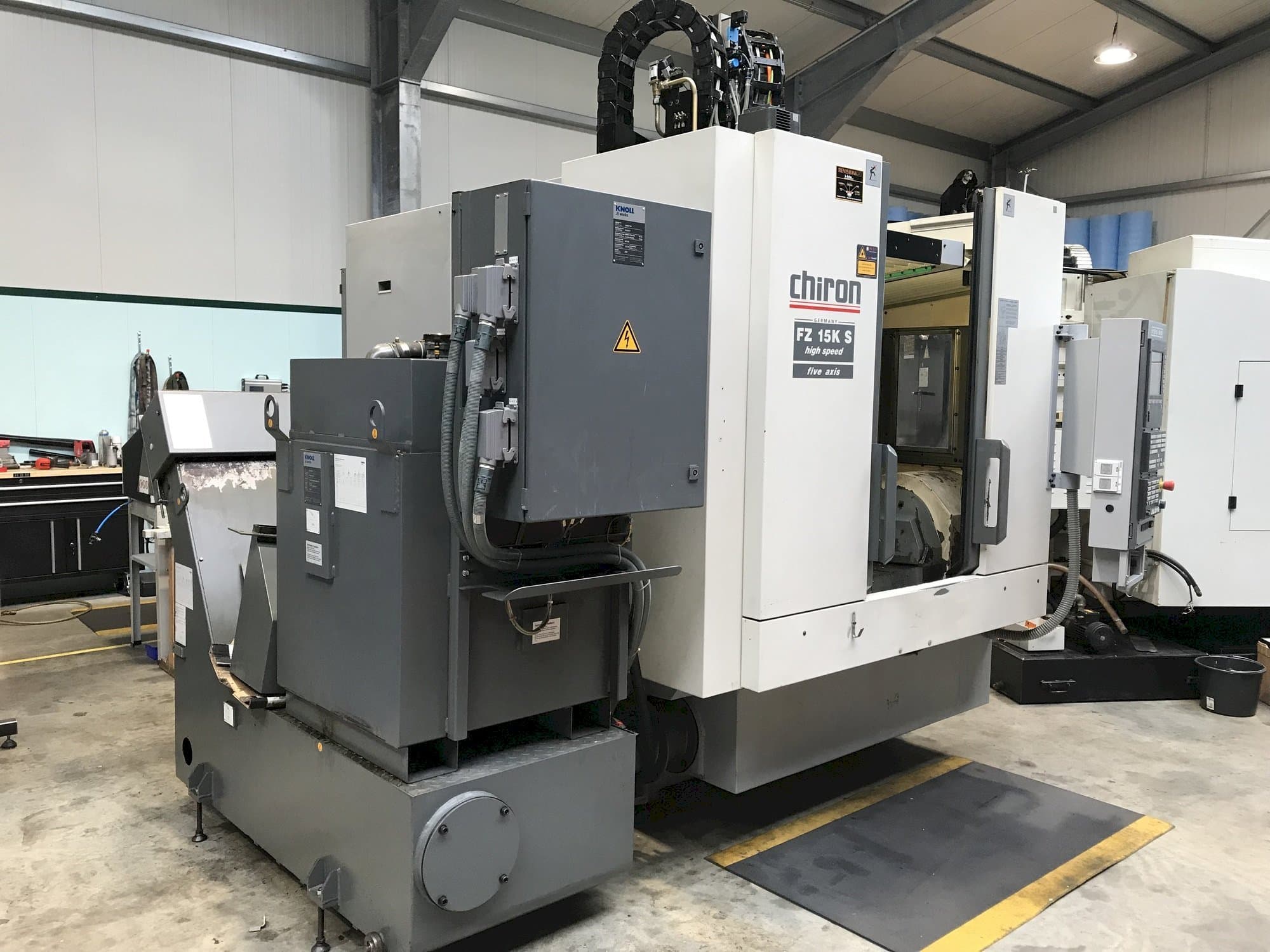 Vista Frontal da CHIRON FZ15 KS máquina