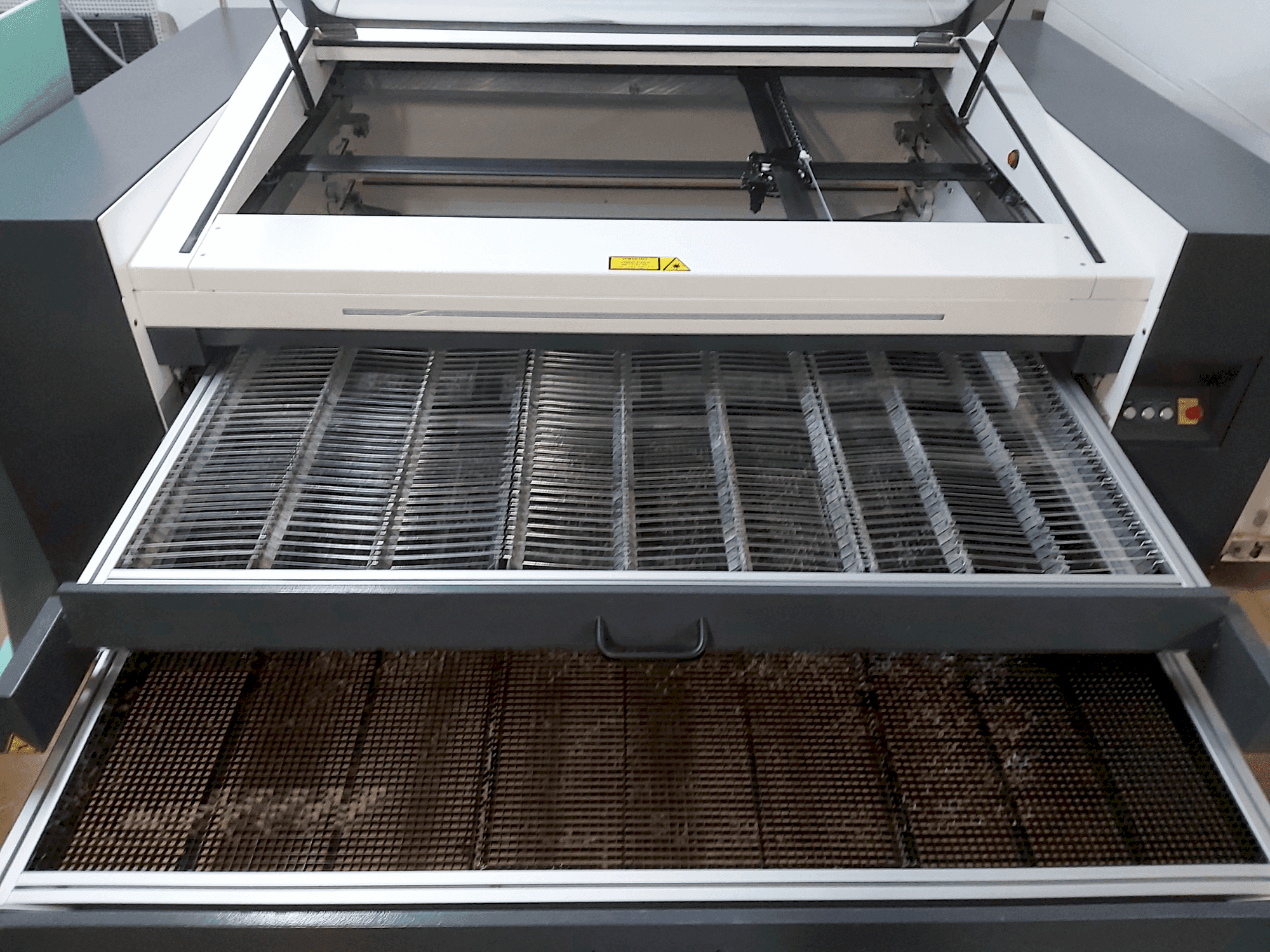 Vista Frontal da SEI SPA X-Type 1610 máquina