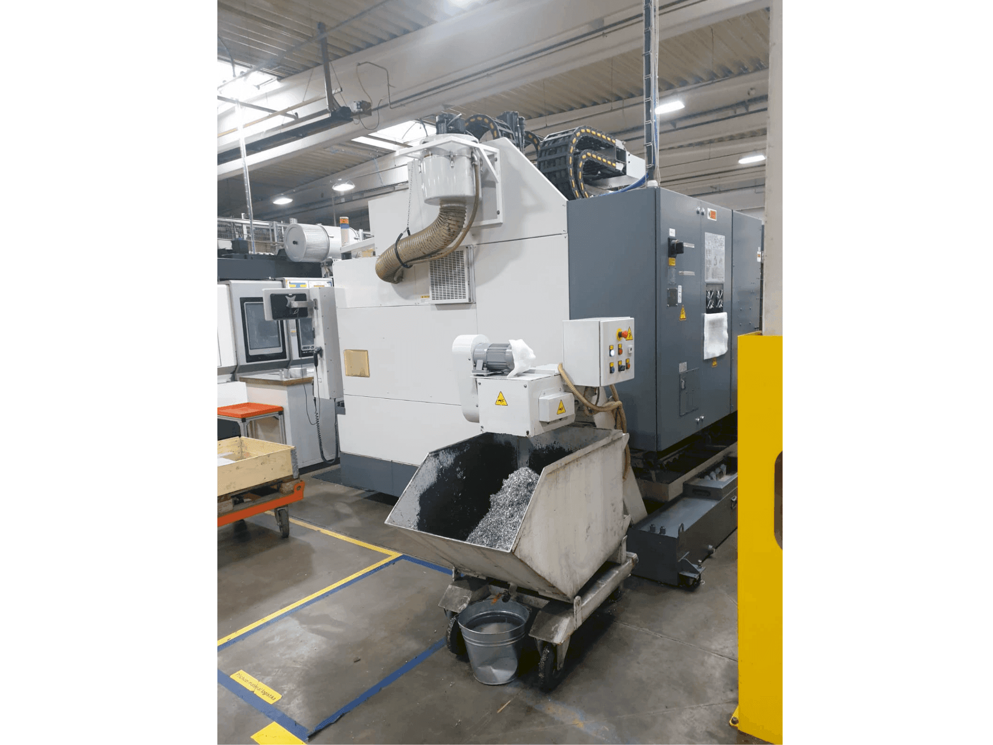 Vista Frontal da Okuma MB-66VA máquina