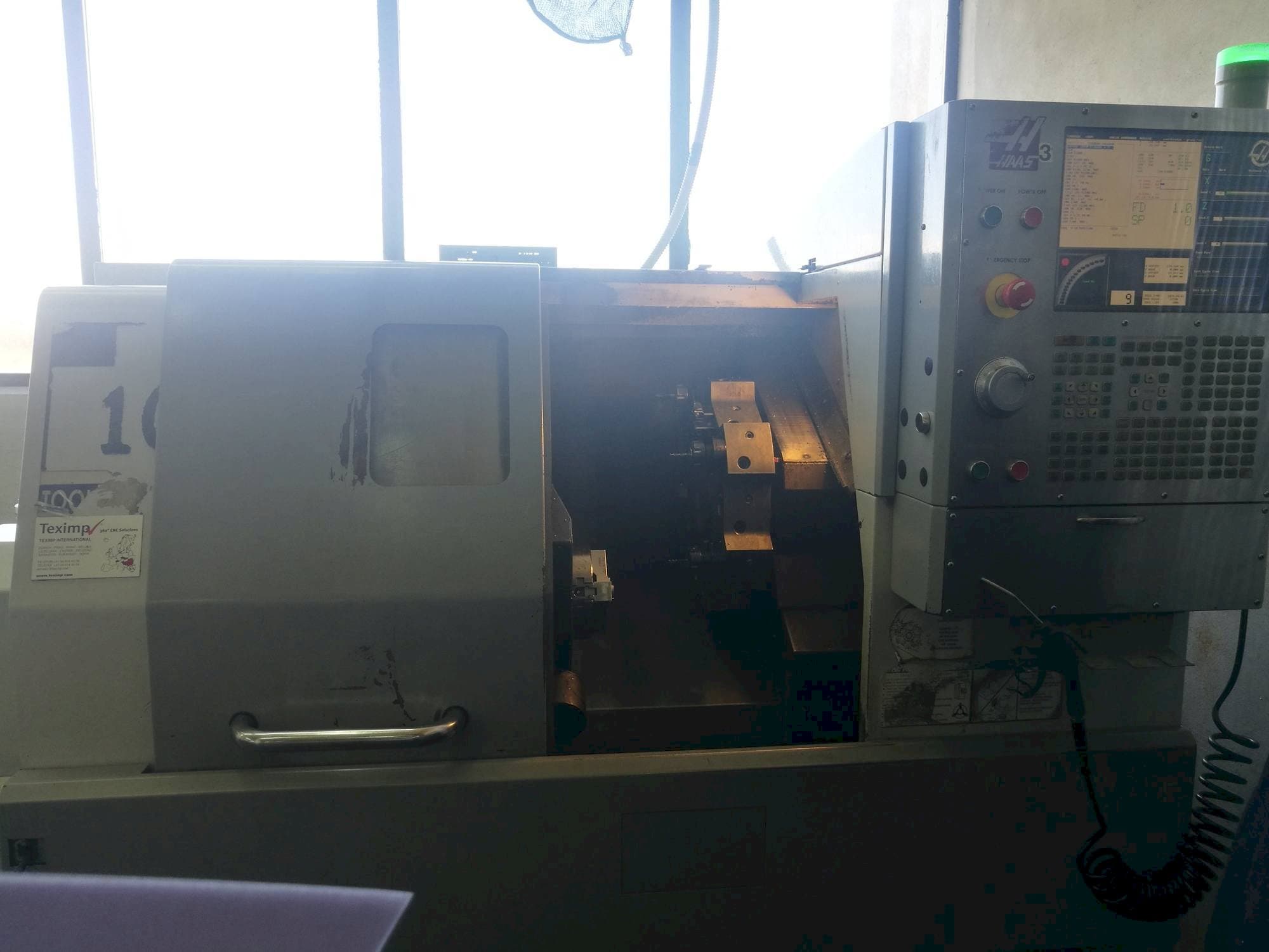 Vista Frontal da HAAS SL-10HE máquina