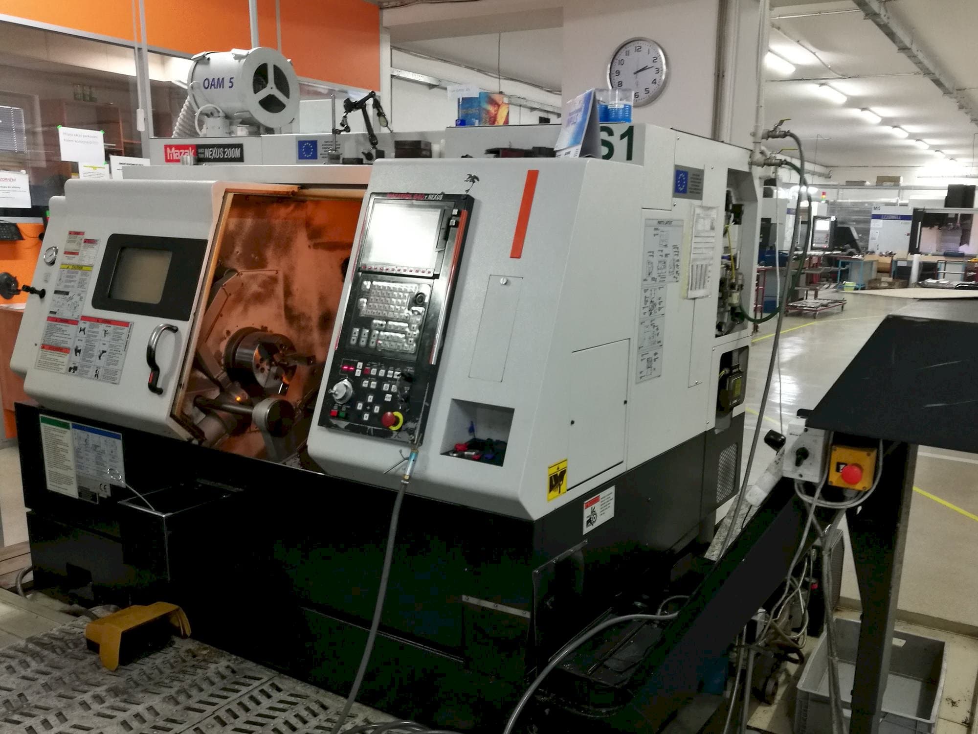 Vista Frontal da Mazak QTN-200M máquina