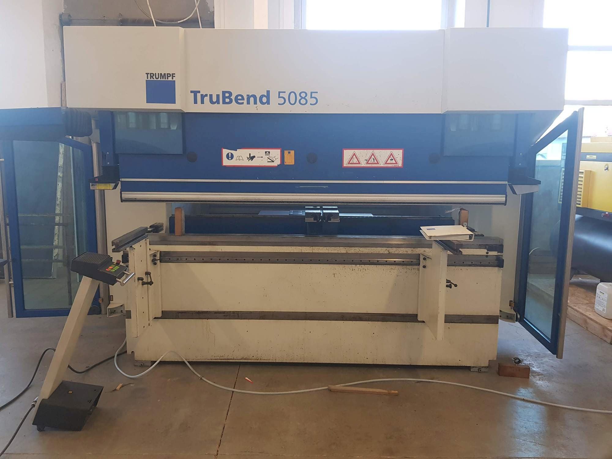 Vista Frontal da Trumpf TruBend 5085 máquina